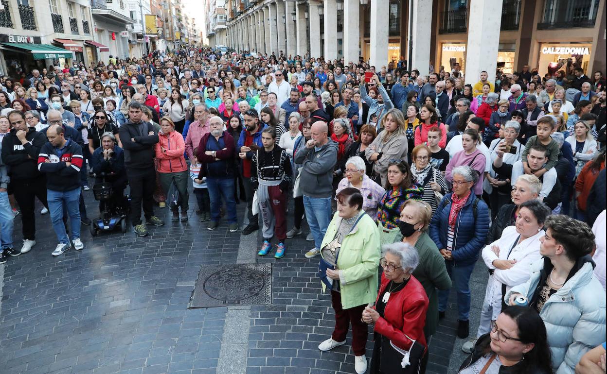 Concentración de repulsa por el último asesinato machista en Palencia. 