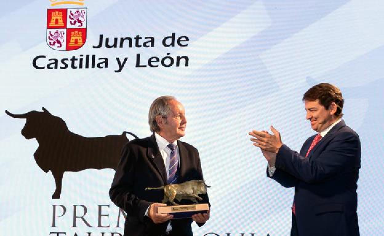 Mañueco reivindica el derecho constitucional a los toros y carga contra los «ataques injustos» del Gobierno