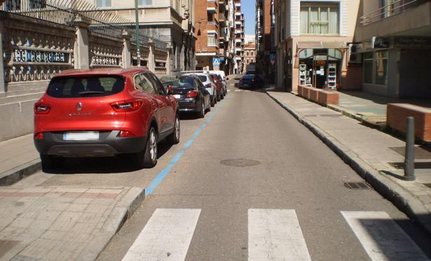 Estado de la calle Paulina Harriet antes de la eliminación de los aparcamientos. 