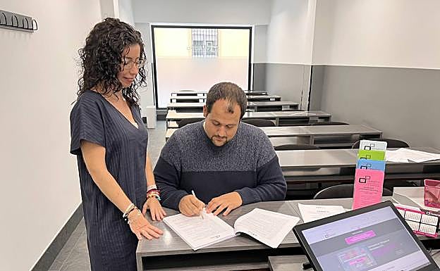 Carlos García y Soraya Colmenero, responsables de documentación de Veropo. 