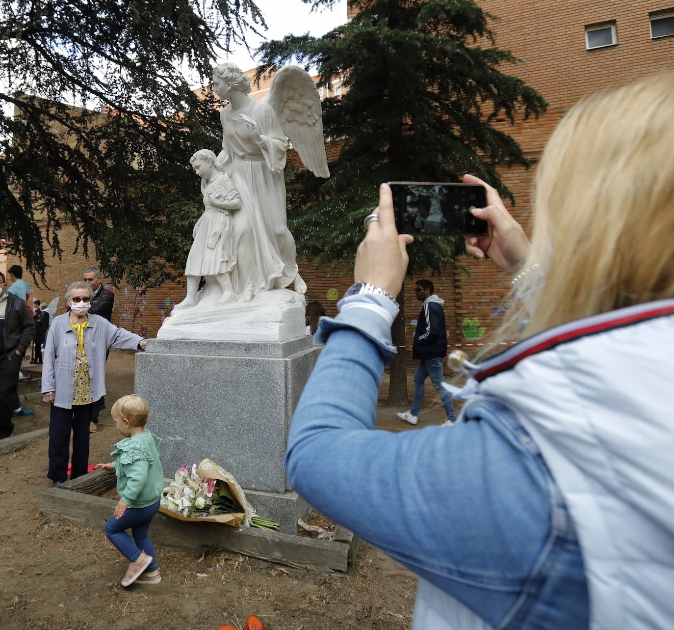 La figura de Mariano Timón de 1953 ha sido restaurada gracias a las aportaciones de las familias. 