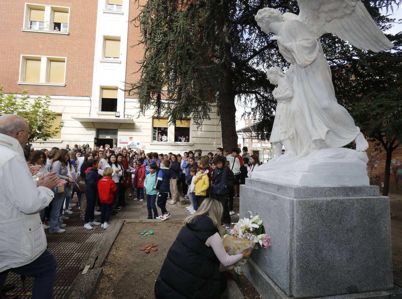 La figura de Mariano Timón de 1953 ha sido restaurada gracias a las aportaciones de las familias. 