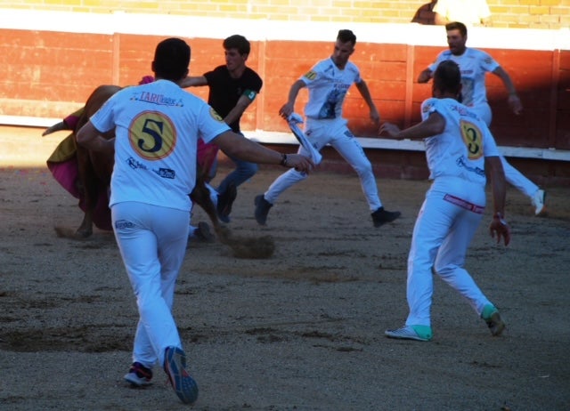 Fotos: Use sufre un revolcón durante el concurso de cortes de Mojados (Valladolid)