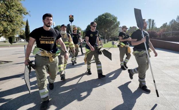 Los bomberos forestales claman por la creación de un «servicio público»