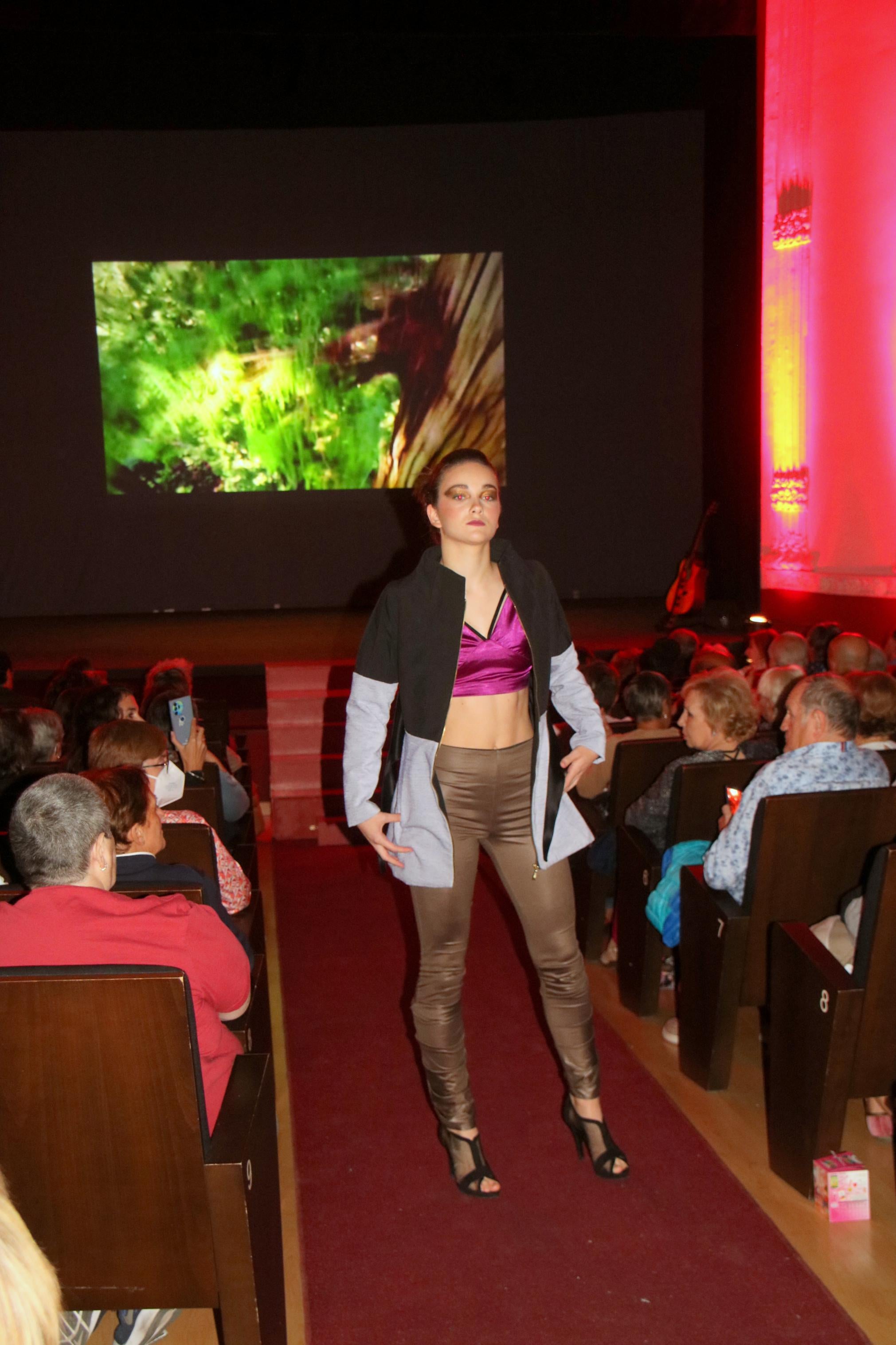 Los palentinos se volcaron con el desfile de moda organizado por la Asociación Palentina con el Pueblo Saharaui