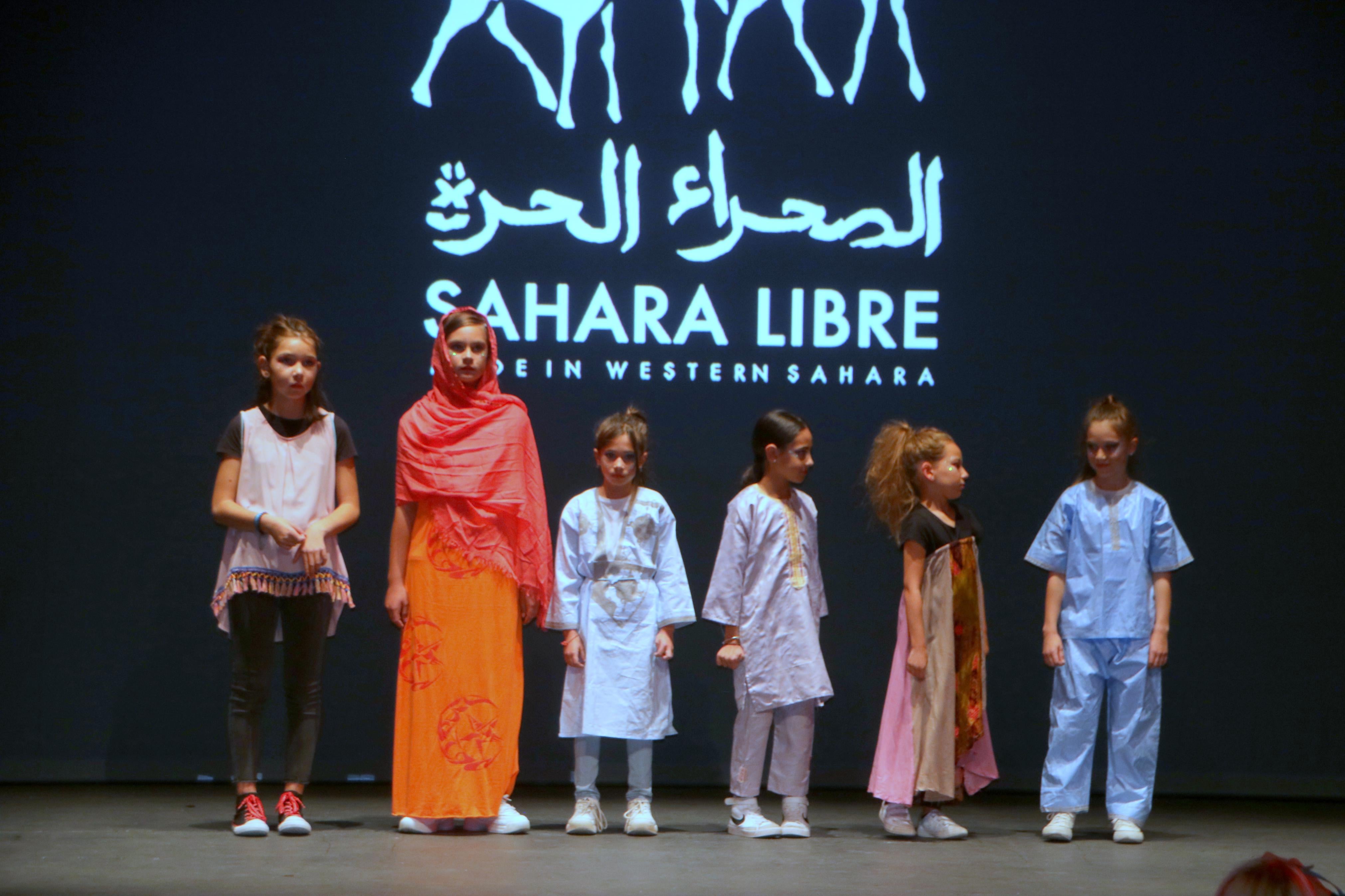 Los palentinos se volcaron con el desfile de moda organizado por la Asociación Palentina con el Pueblo Saharaui