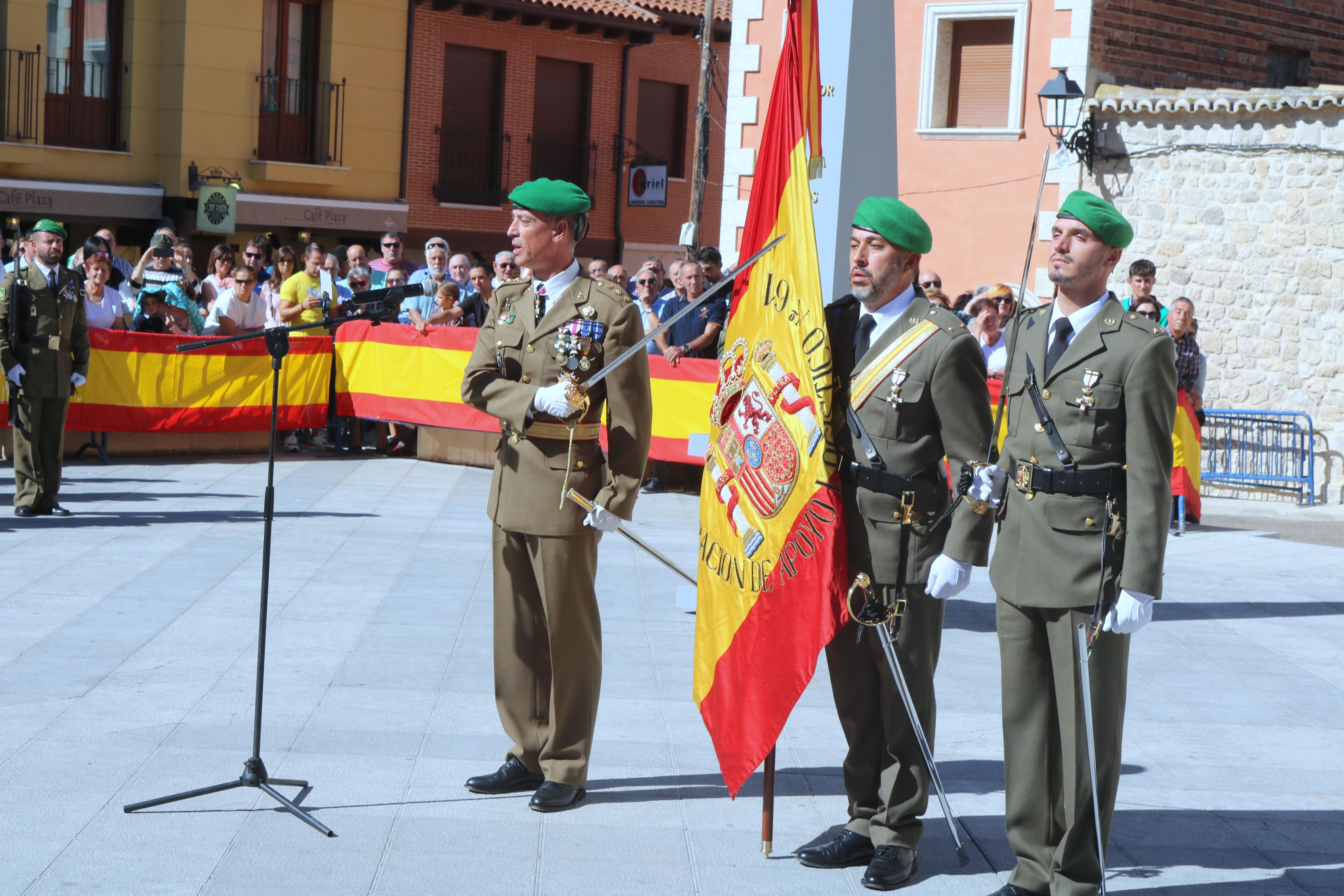 Alrededor de ochenta personas juran ante la Enseña Nacional