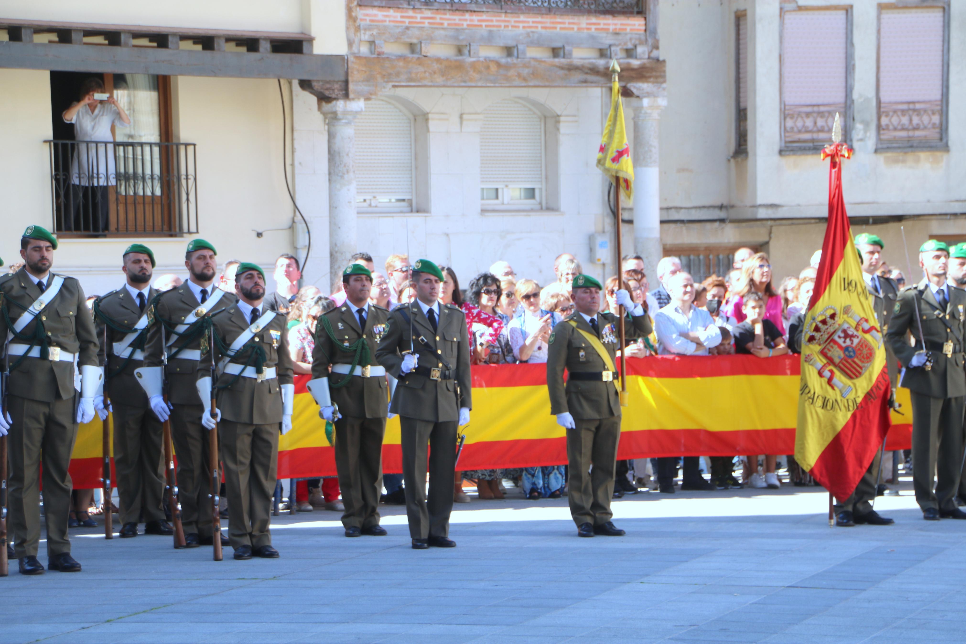 Alrededor de ochenta personas juran ante la Enseña Nacional