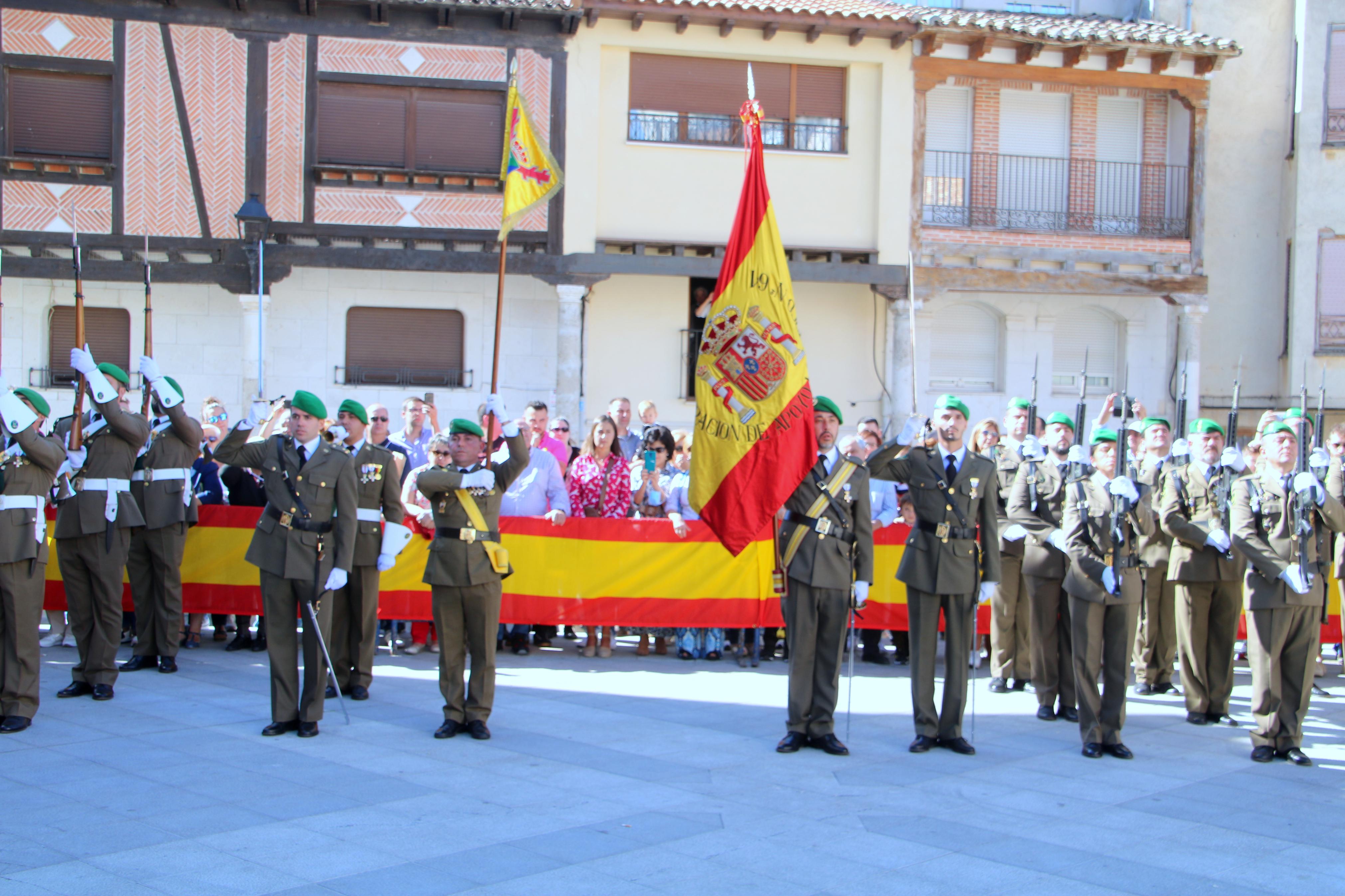 Alrededor de ochenta personas juran ante la Enseña Nacional