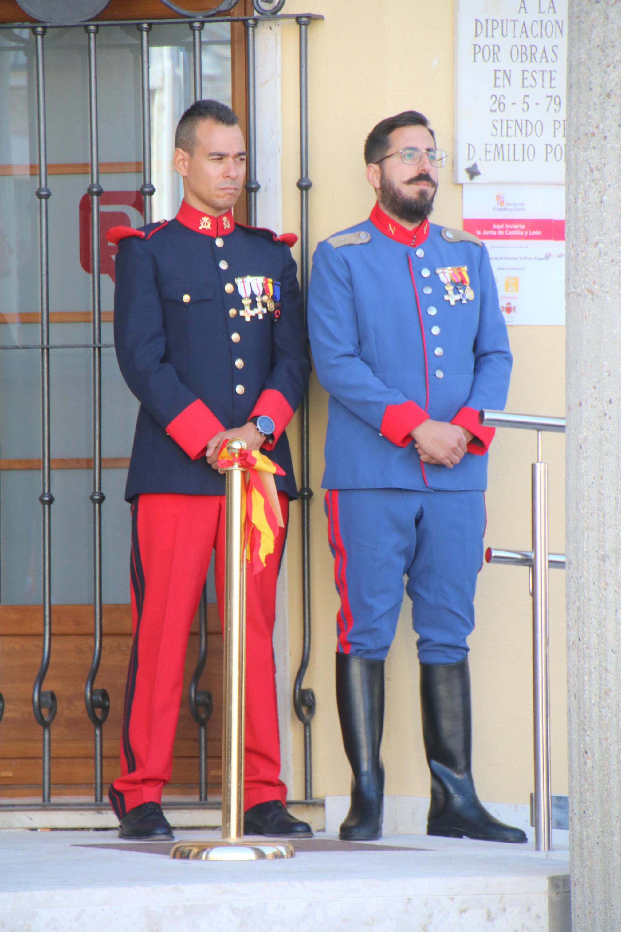 Alrededor de ochenta personas juran ante la Enseña Nacional