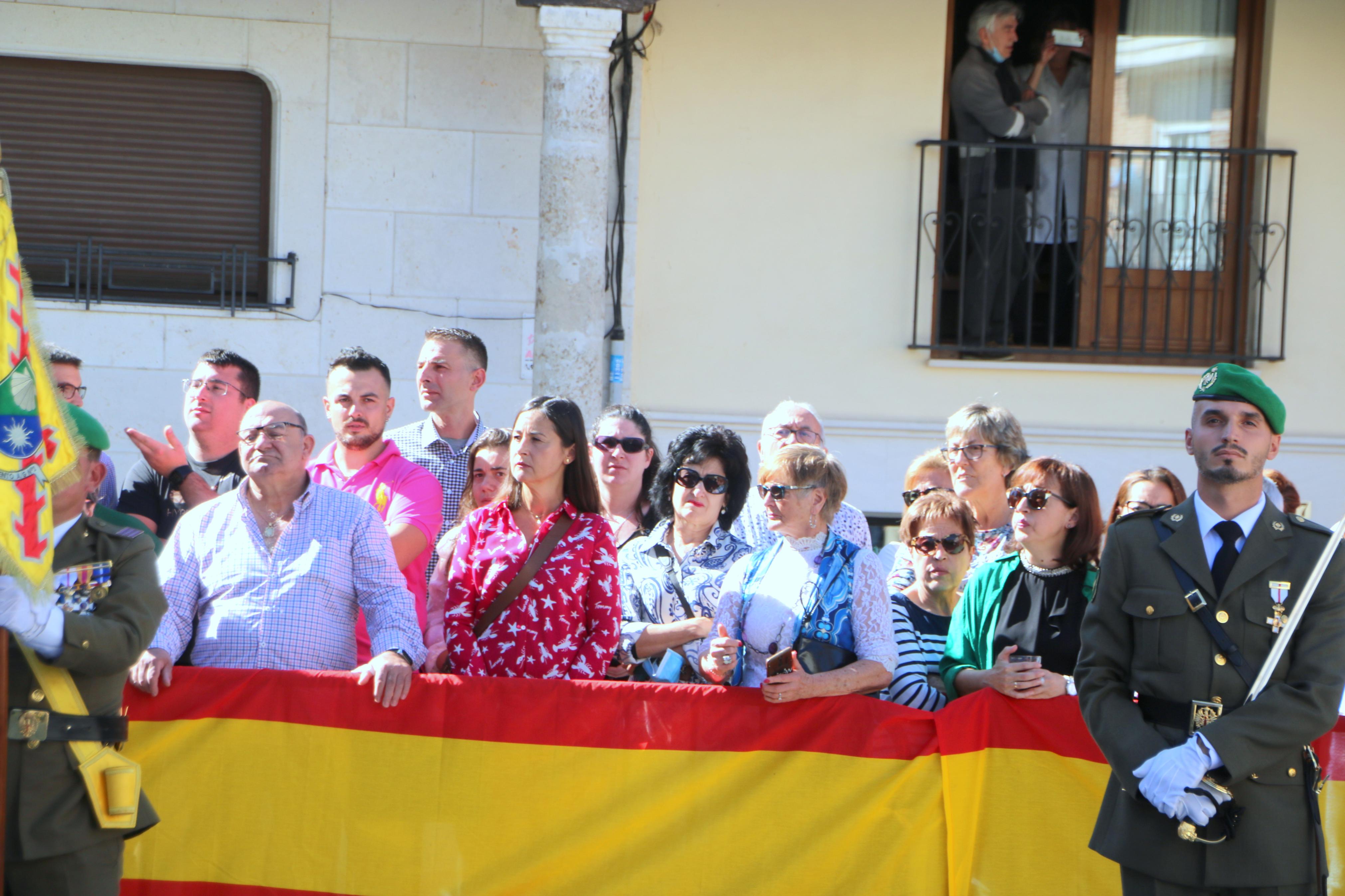 Alrededor de ochenta personas juran ante la Enseña Nacional