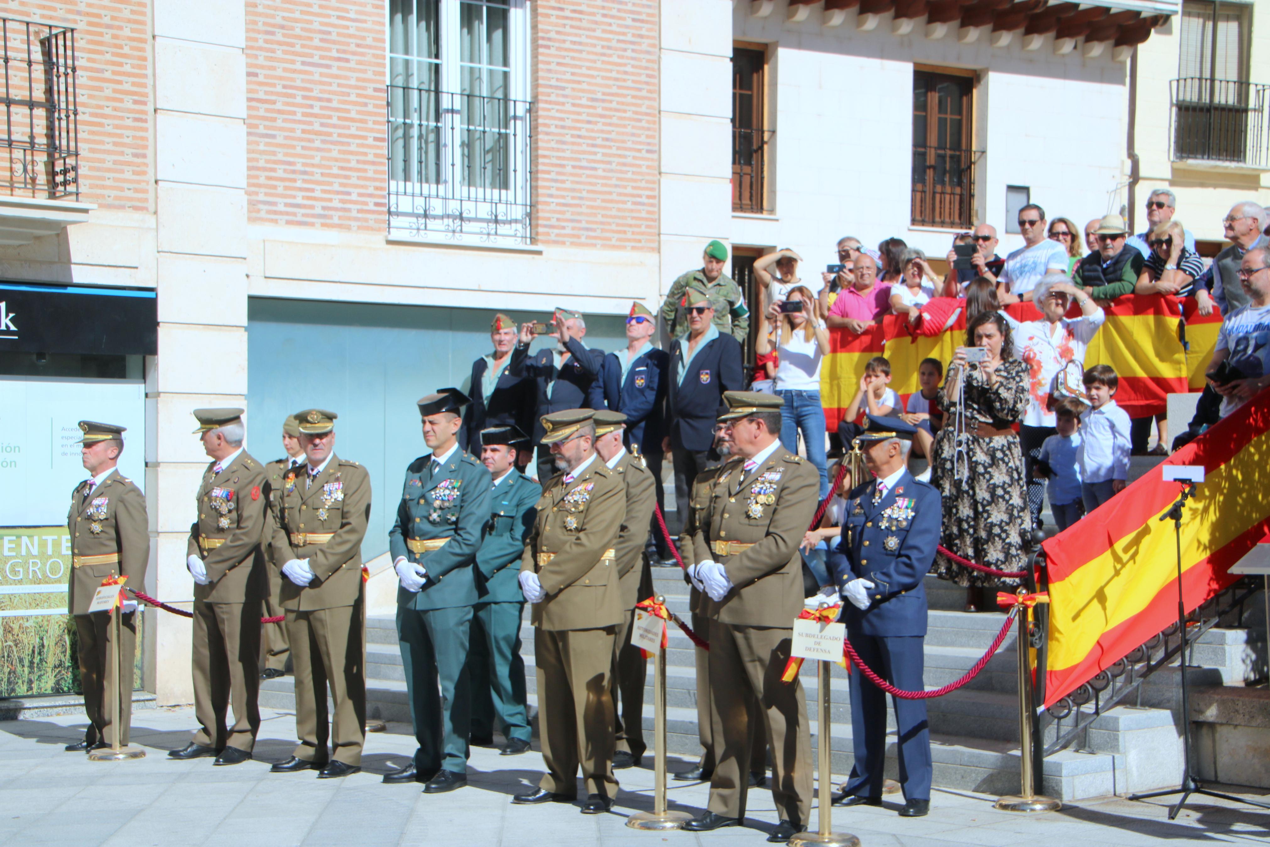 Alrededor de ochenta personas juran ante la Enseña Nacional