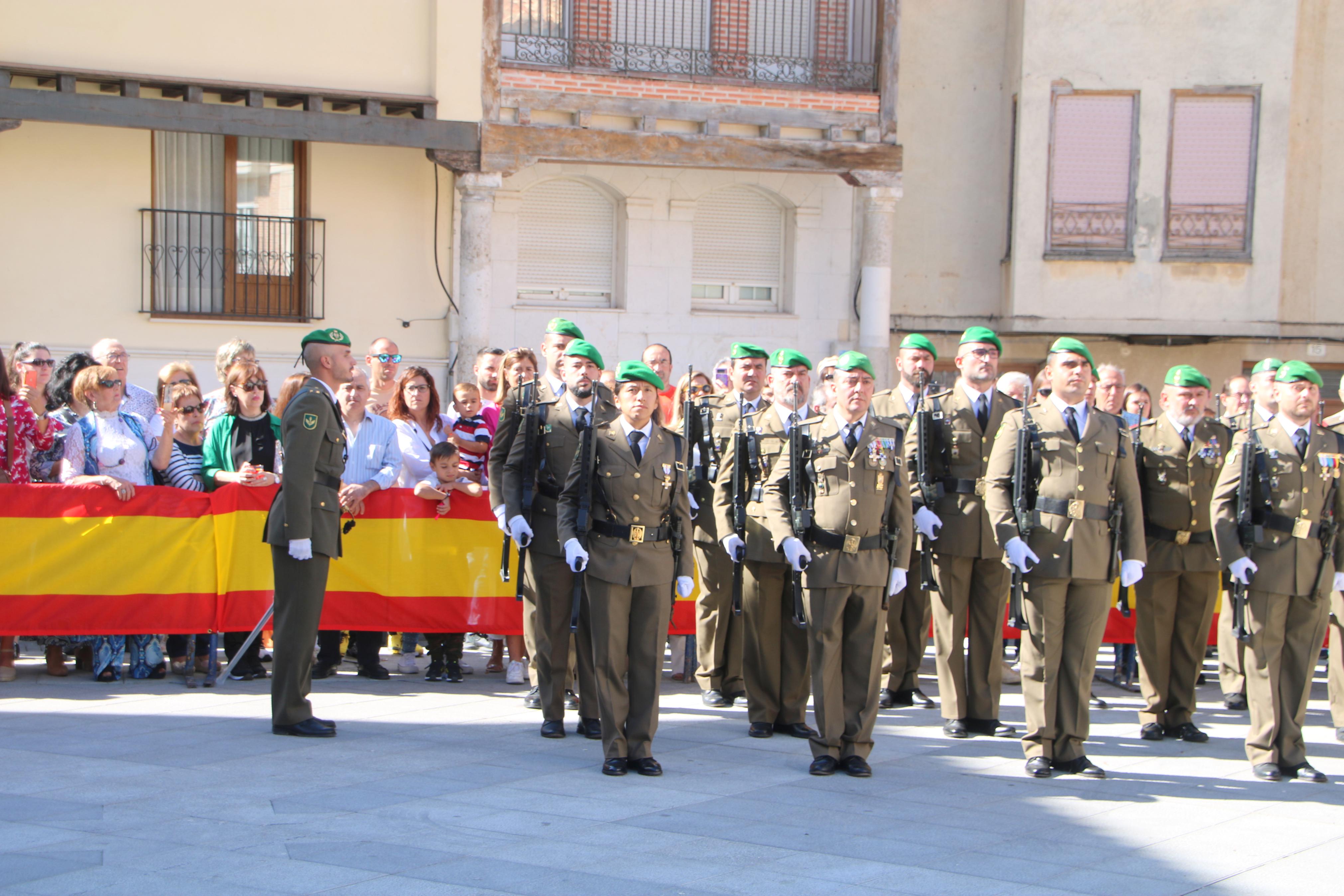 Alrededor de ochenta personas juran ante la Enseña Nacional