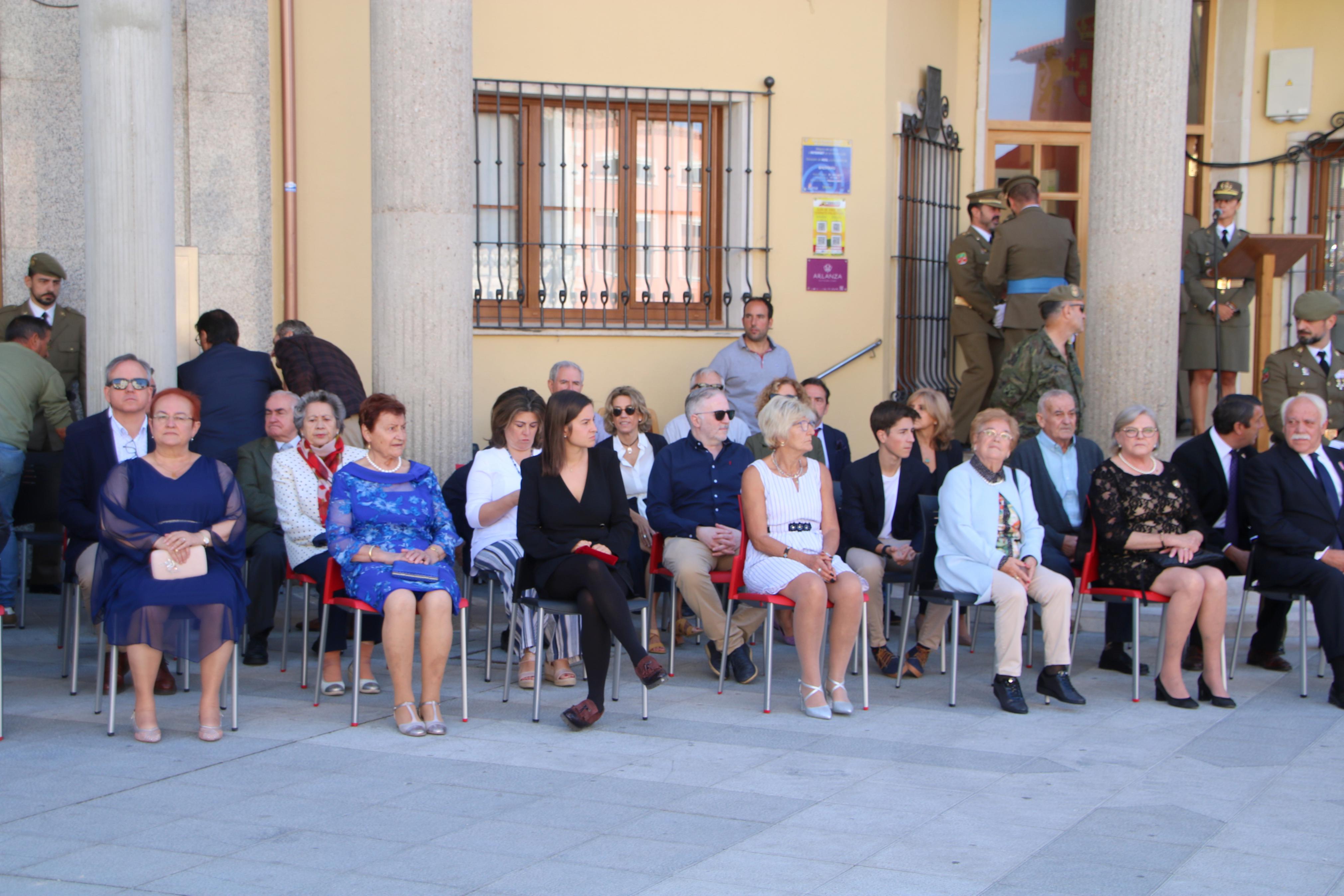 Alrededor de ochenta personas juran ante la Enseña Nacional