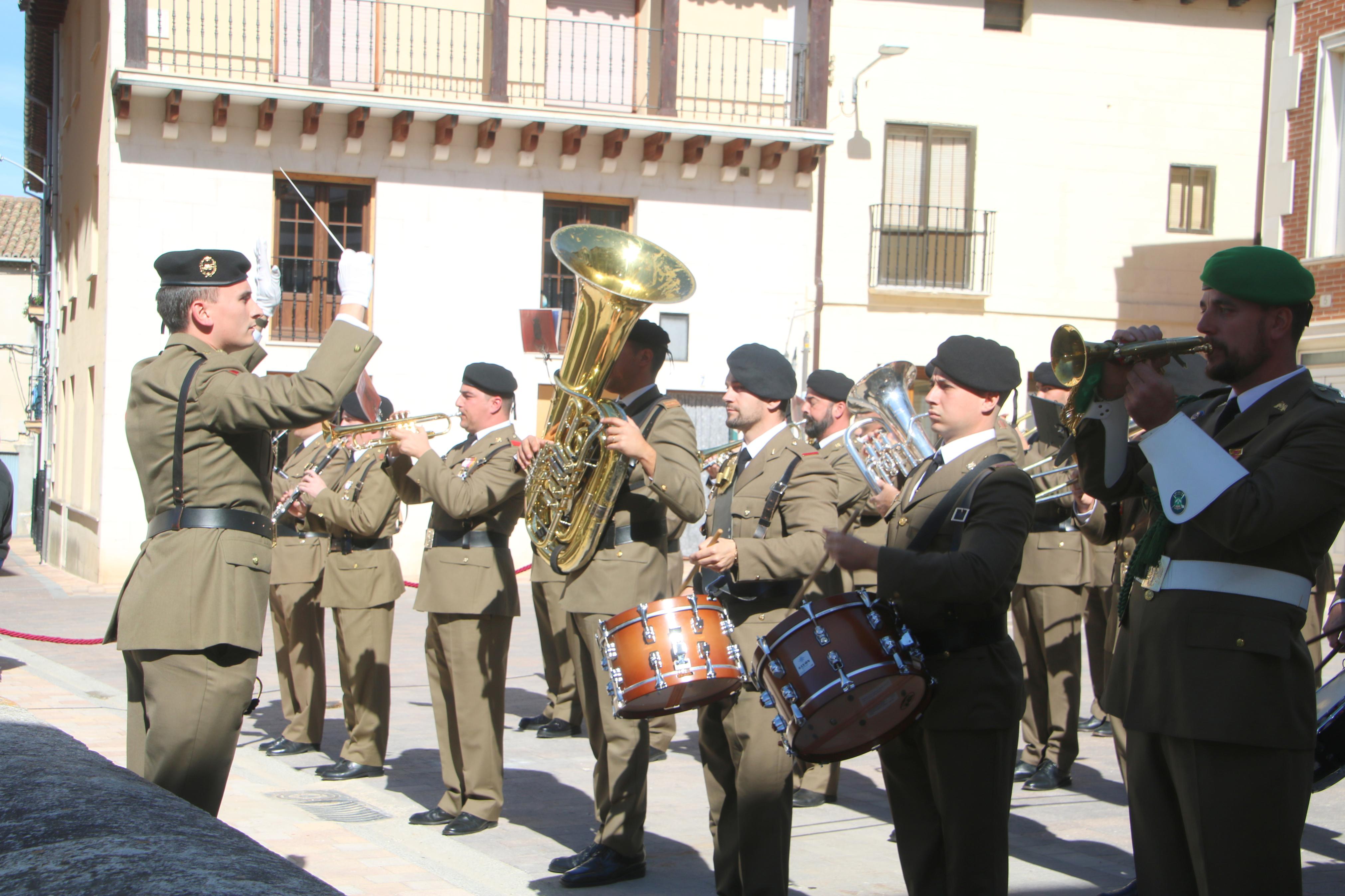 Alrededor de ochenta personas juran ante la Enseña Nacional