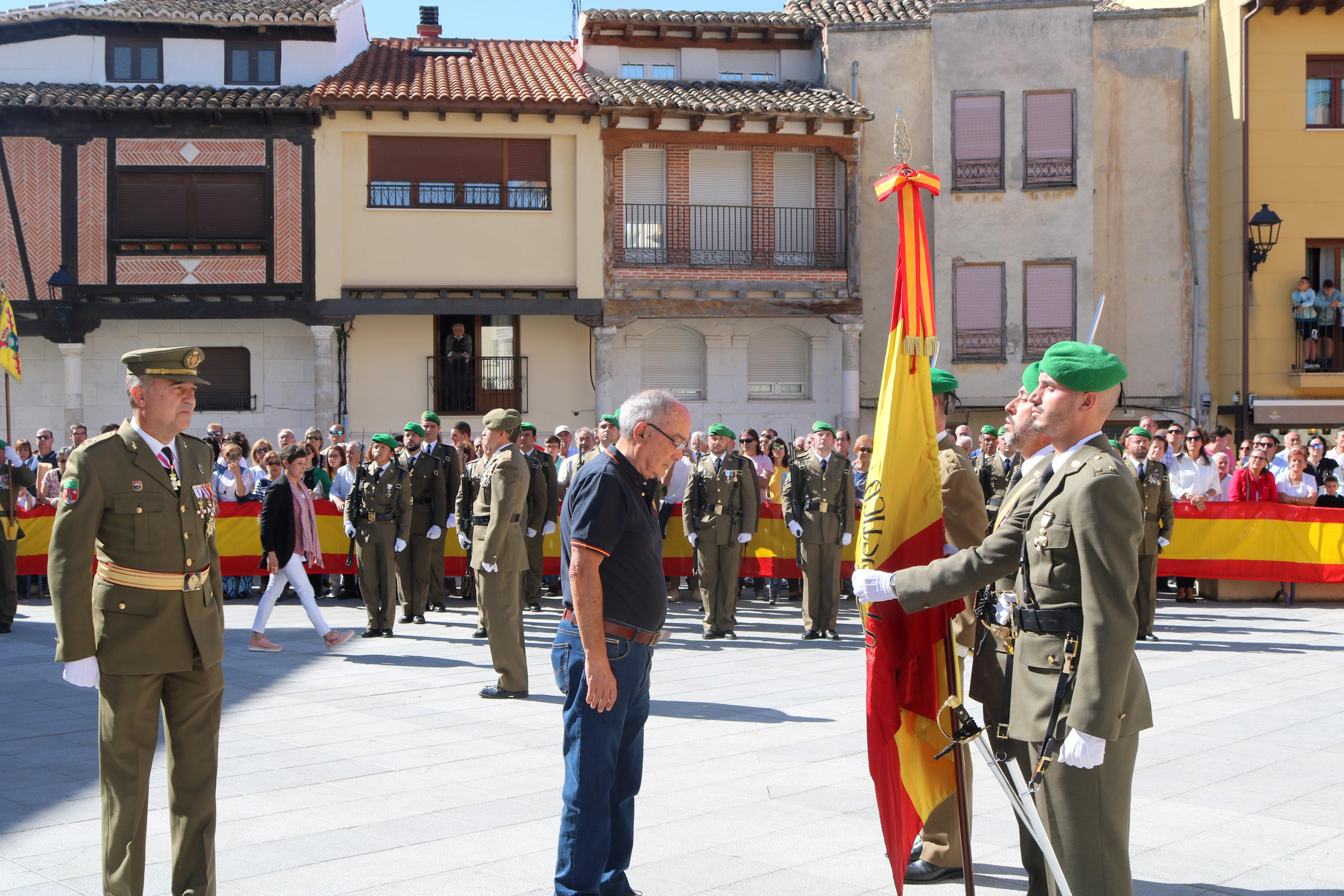 Alrededor de ochenta personas juran ante la Enseña Nacional