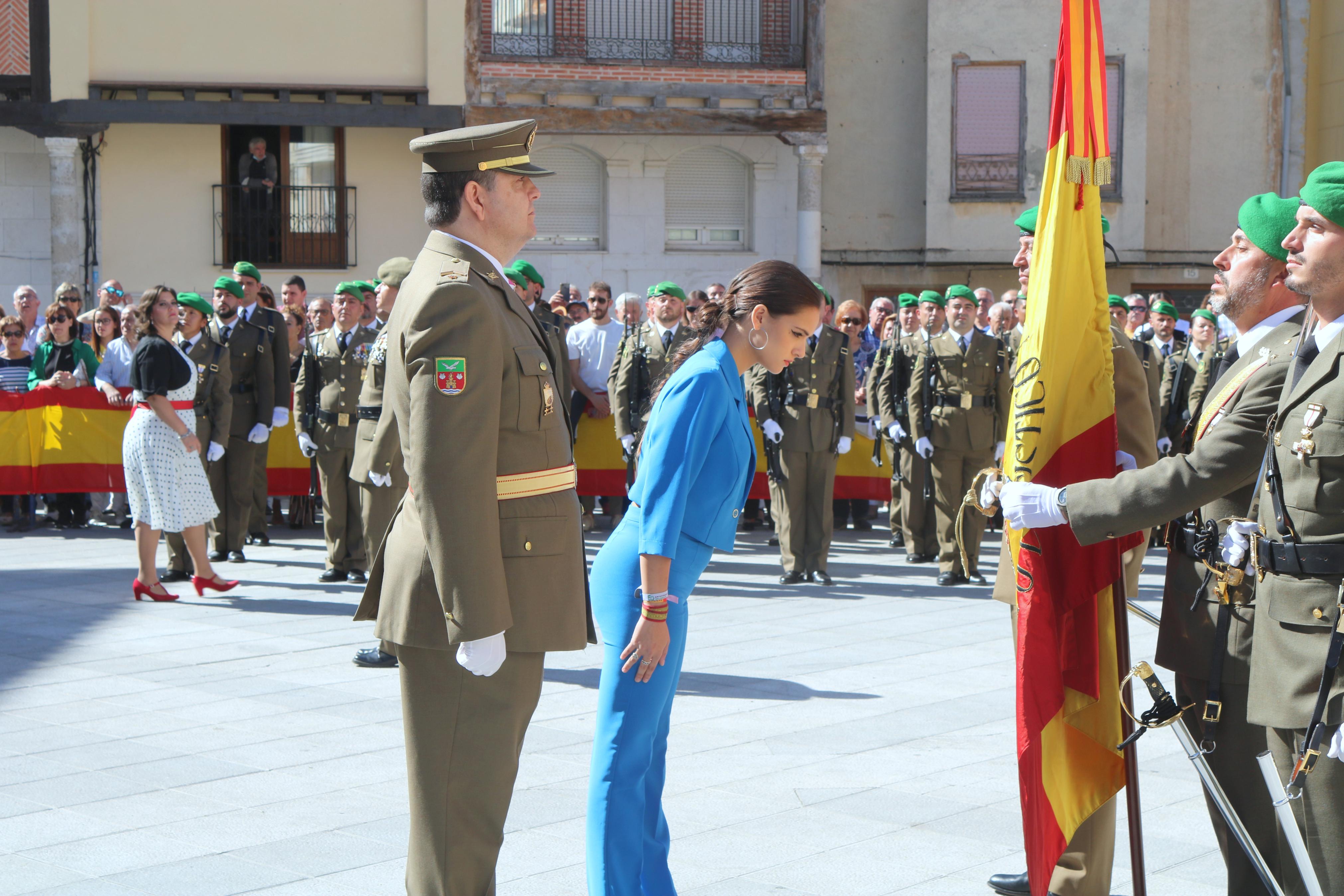 Alrededor de ochenta personas juran ante la Enseña Nacional