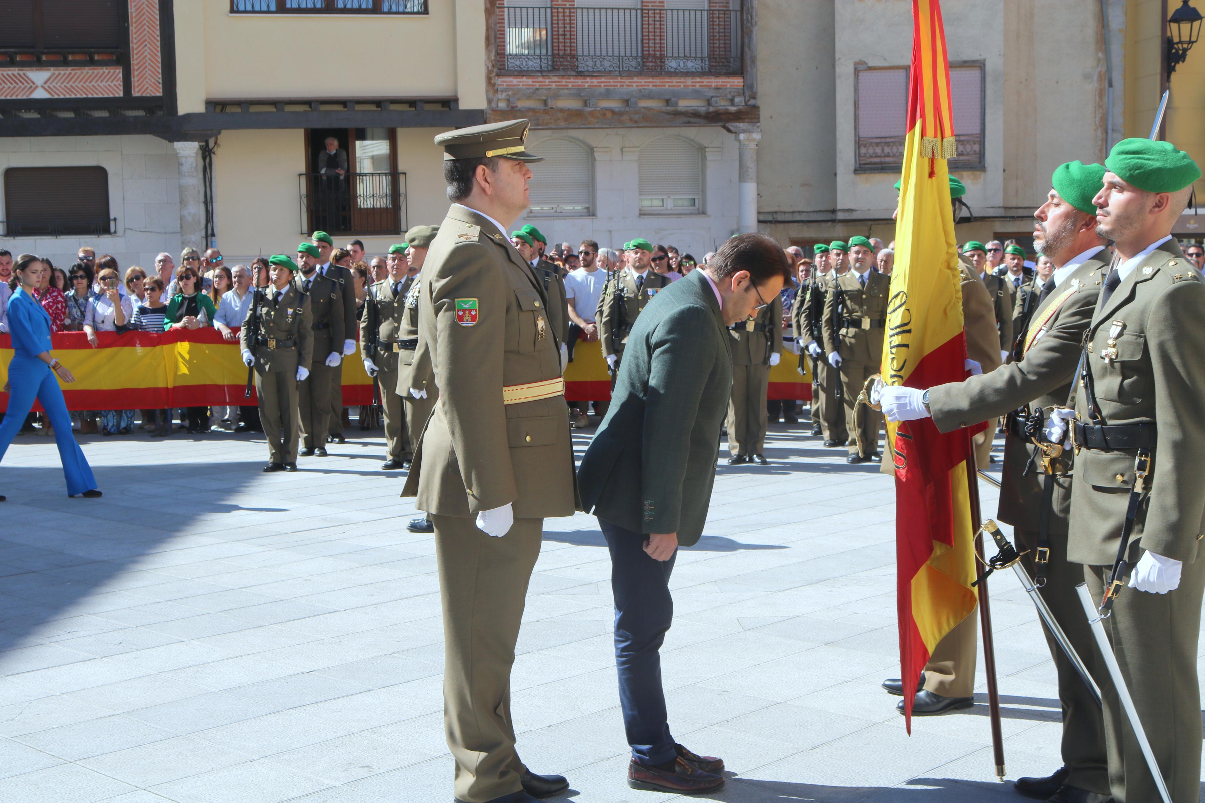 Alrededor de ochenta personas juran ante la Enseña Nacional