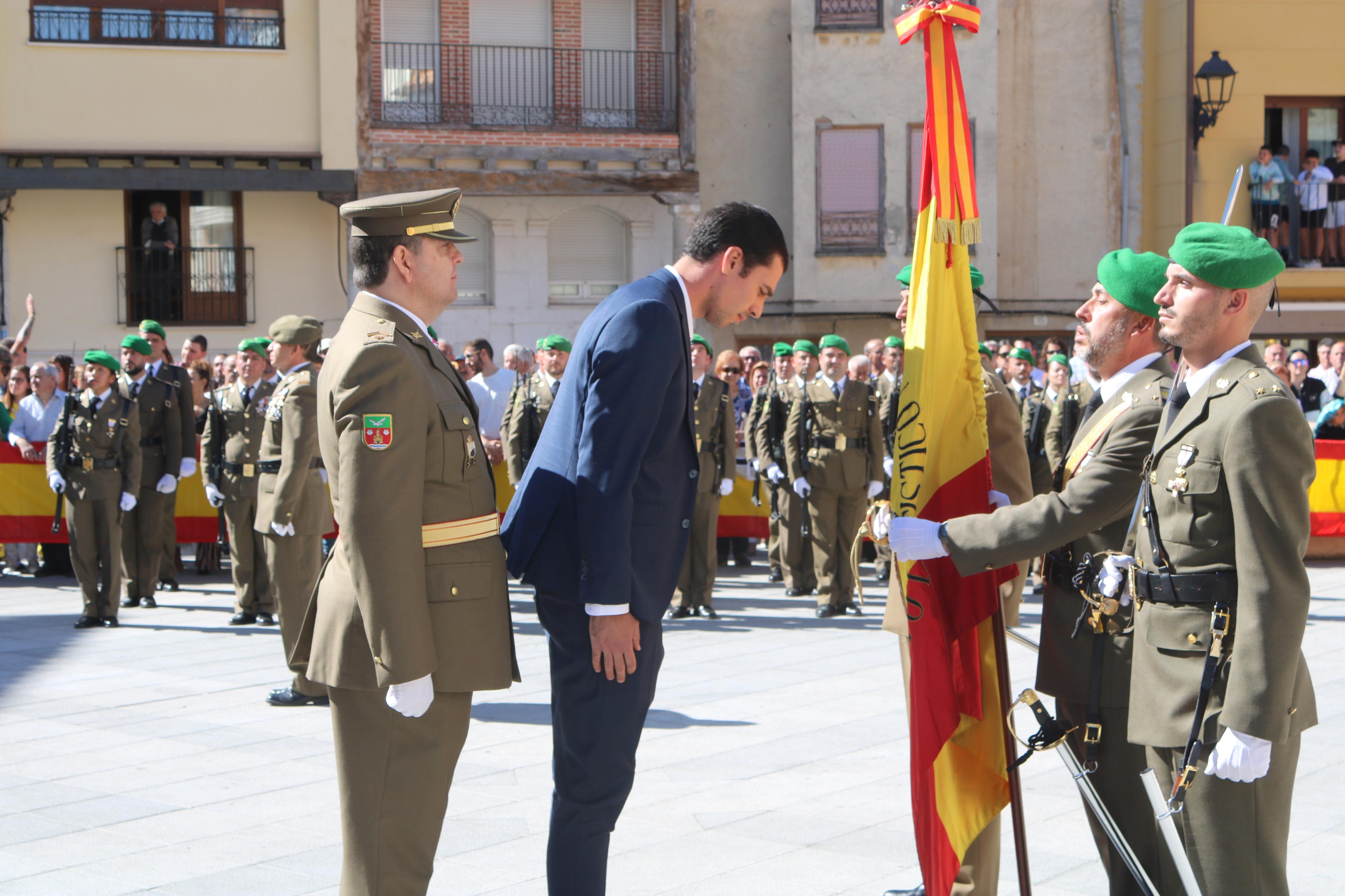 Alrededor de ochenta personas juran ante la Enseña Nacional