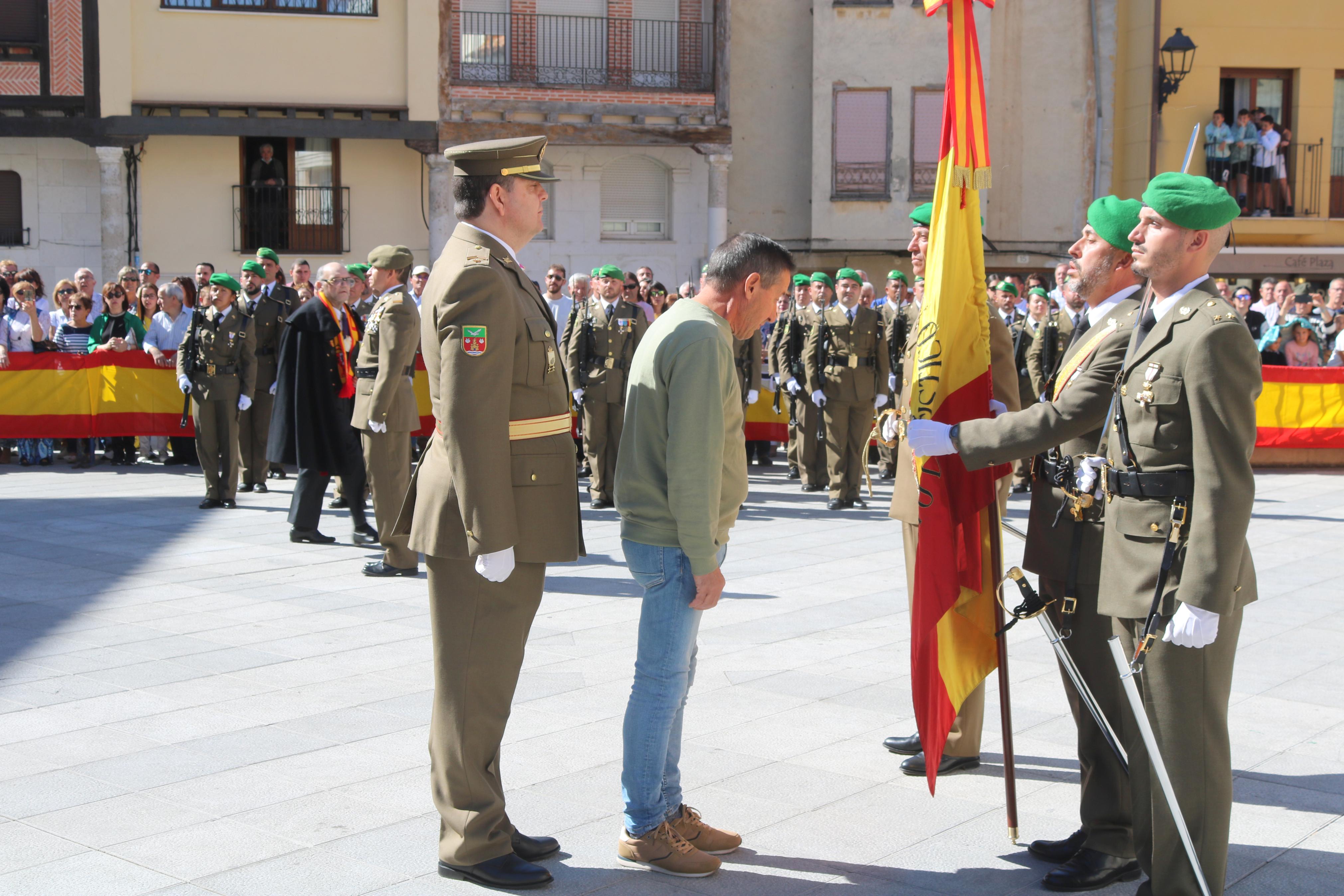 Alrededor de ochenta personas juran ante la Enseña Nacional