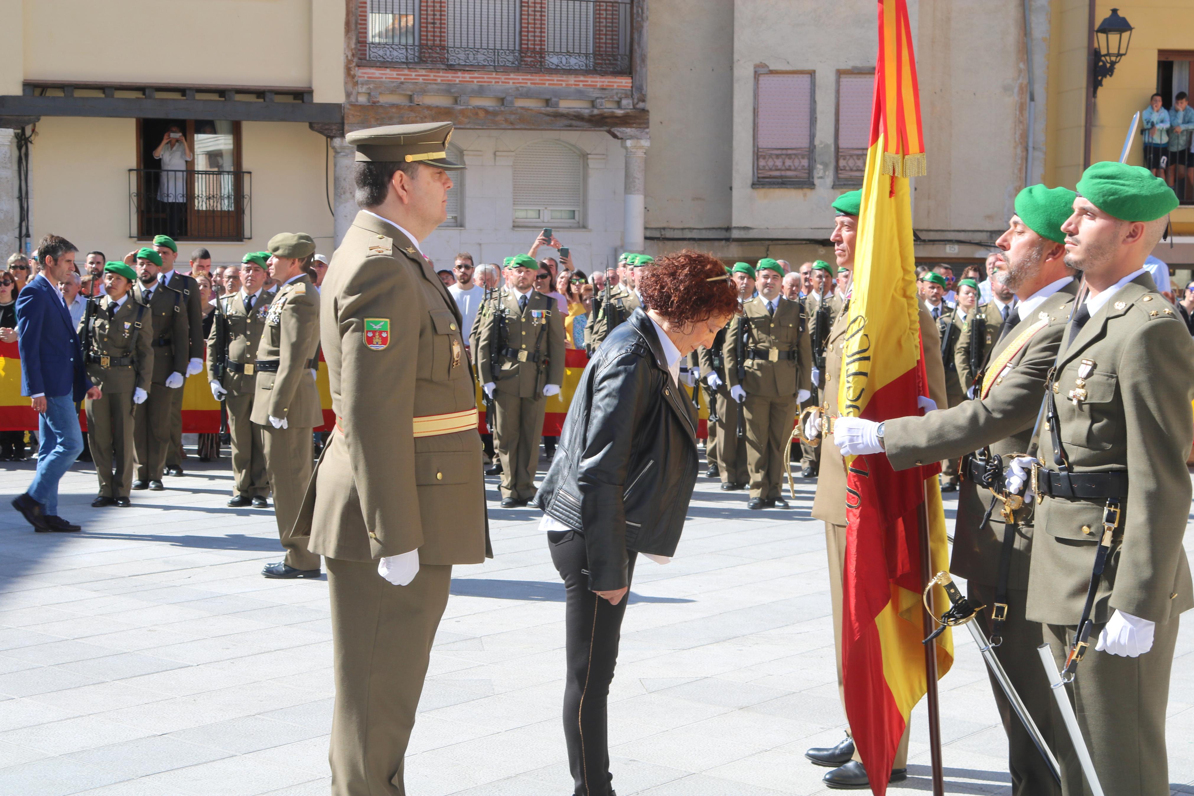 Alrededor de ochenta personas juran ante la Enseña Nacional