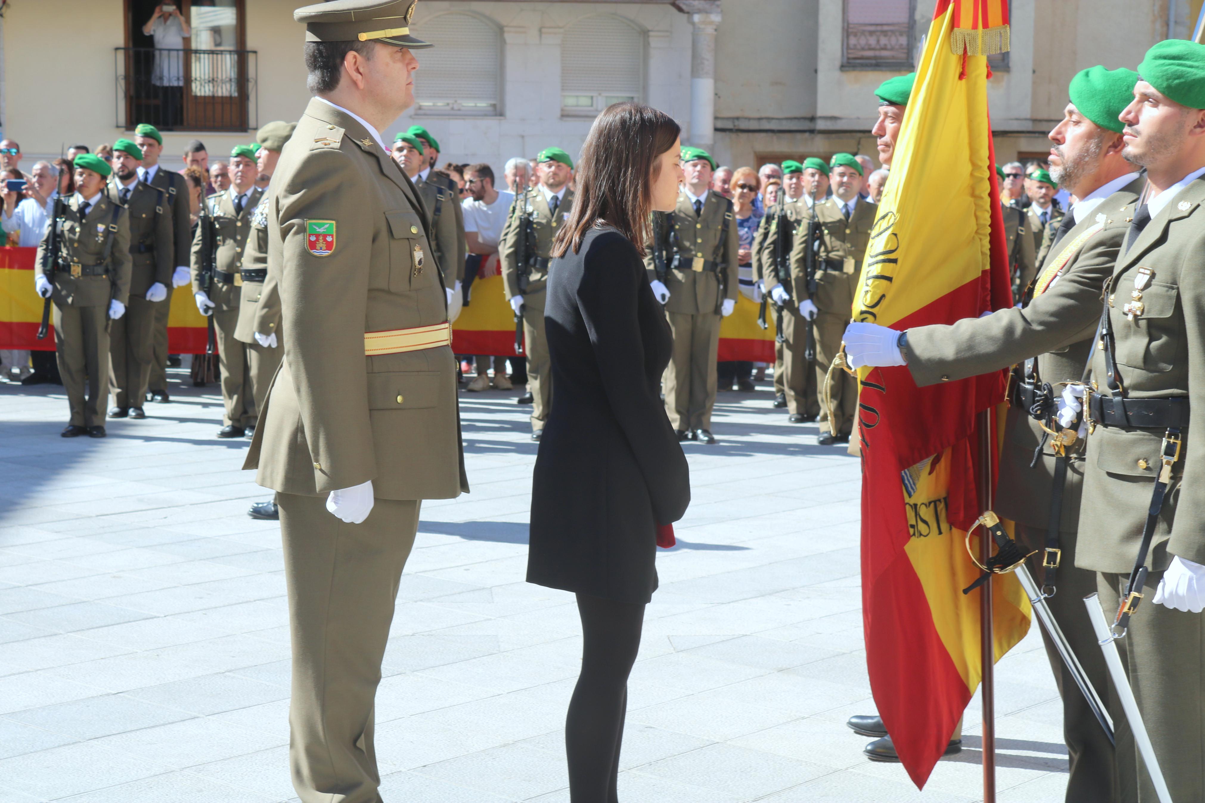 Alrededor de ochenta personas juran ante la Enseña Nacional