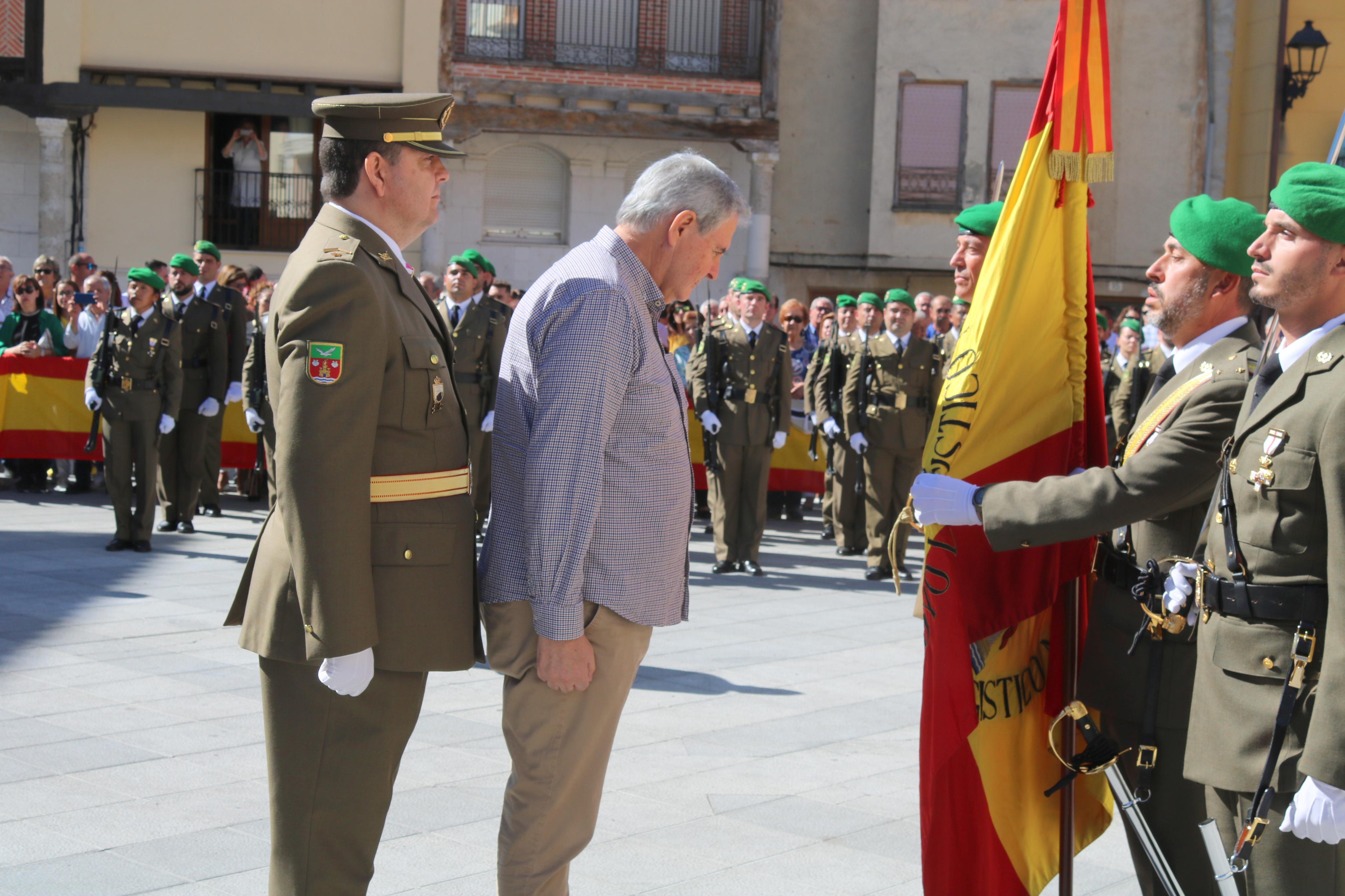 Alrededor de ochenta personas juran ante la Enseña Nacional