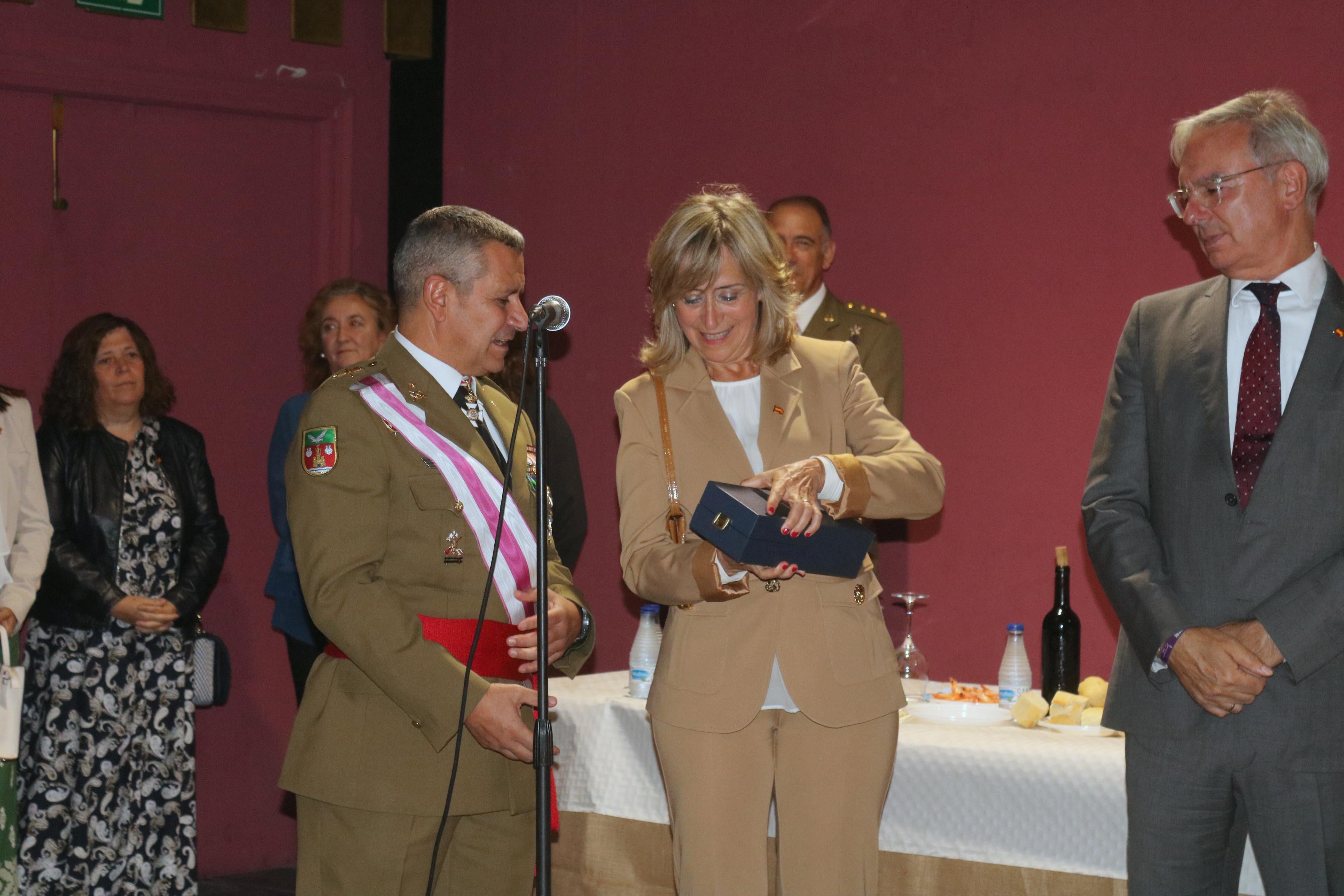 Alrededor de ochenta personas juran fidelidad ante la Enseña Nacional