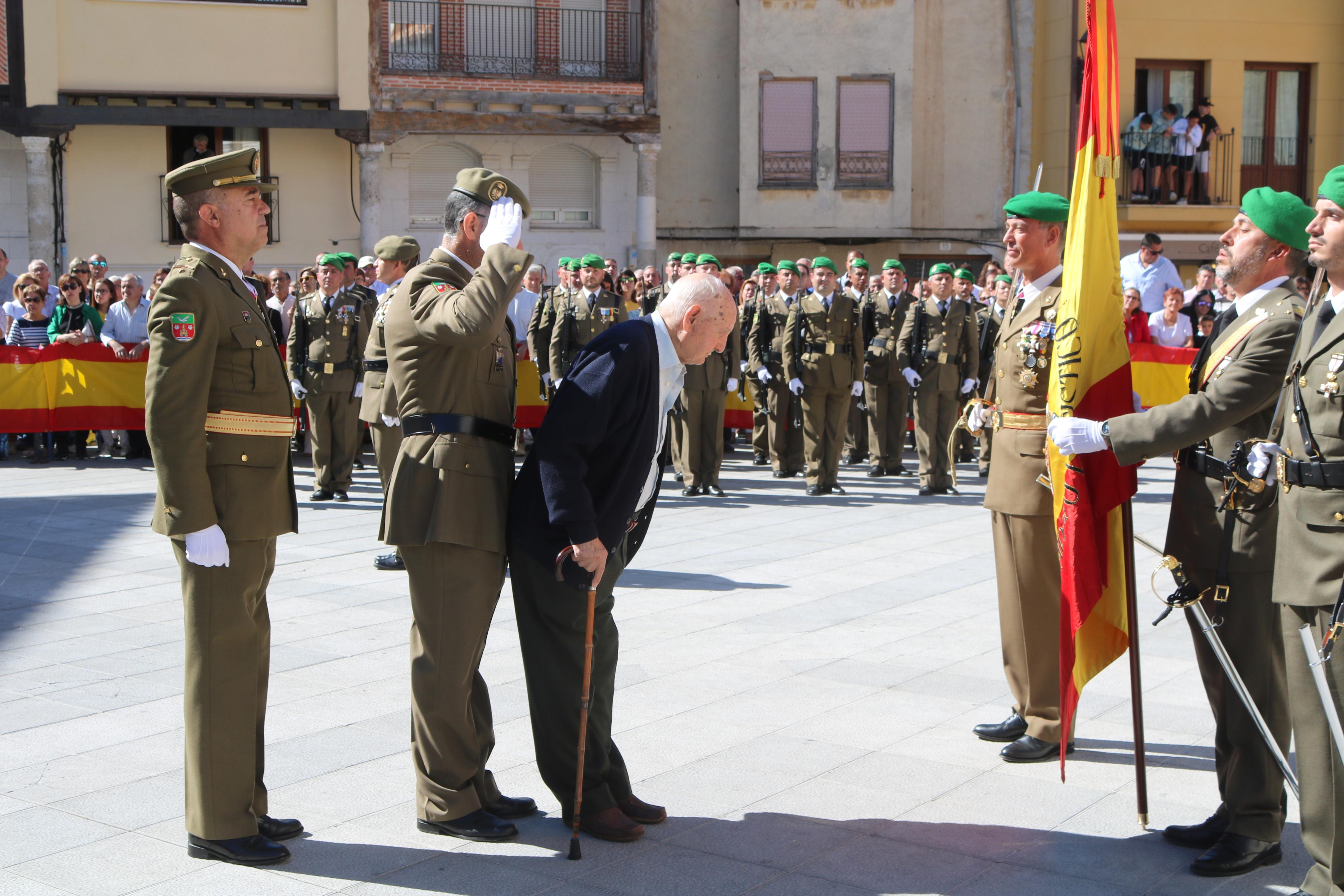 Alrededor de ochenta personas juran fidelidad ante la Enseña Nacional