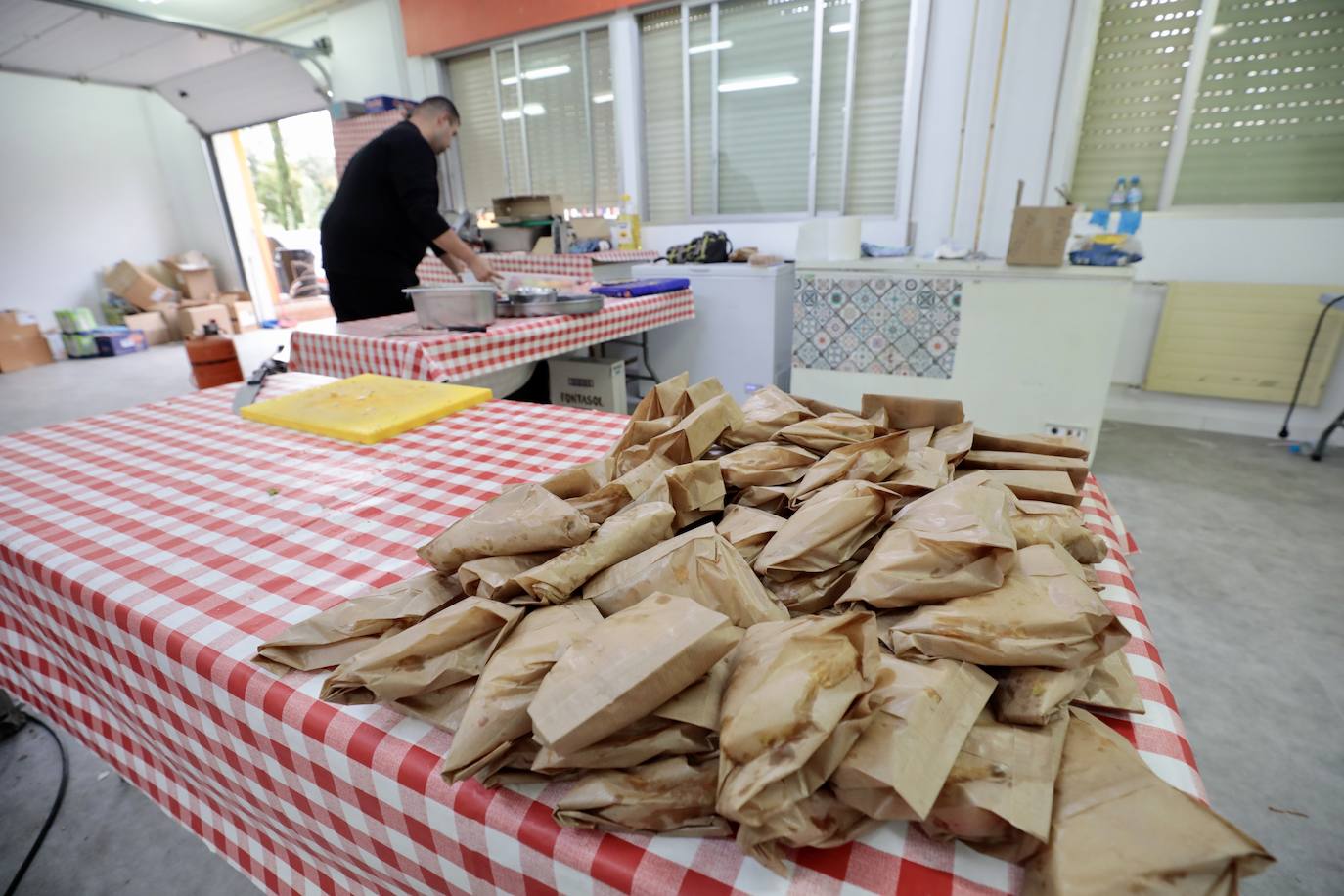 Preparación del catering, en el colegio Rosa Chacel.