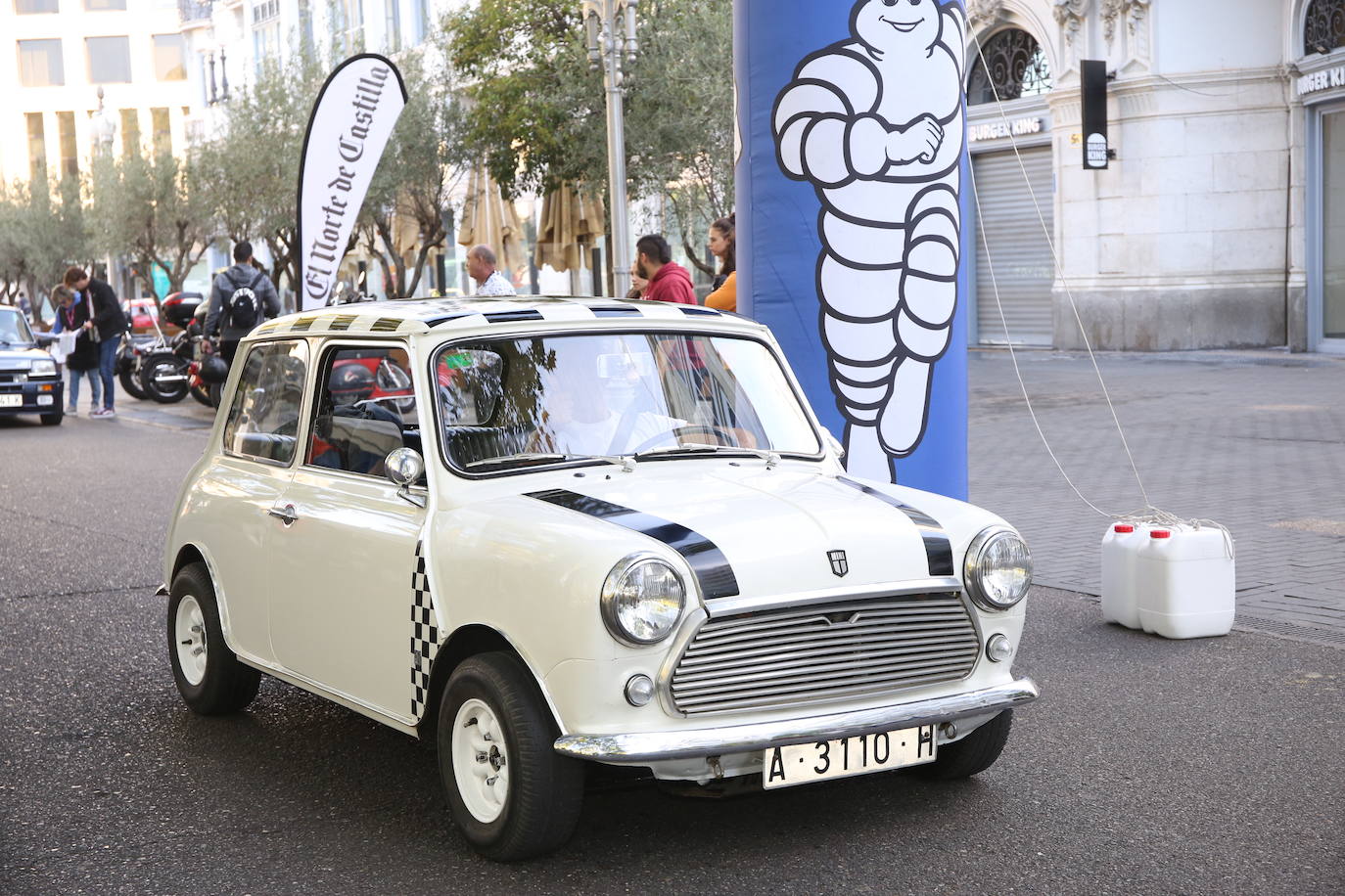 Fotos: Galería de fotos | Llegada de los participantes al Valladolid Motor Vintage 2/3