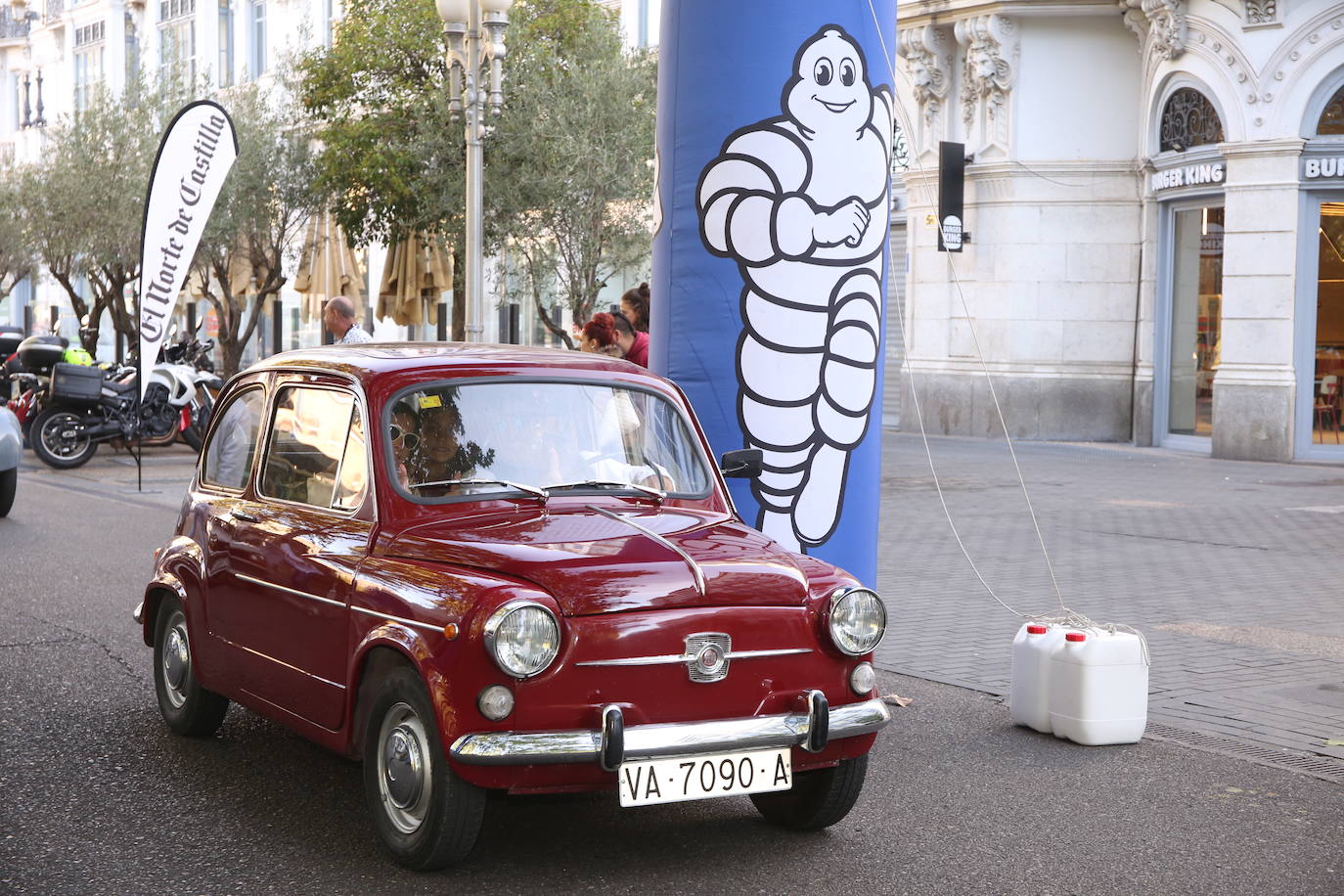 Fotos: Galería de fotos | Llegada de los participantes al Valladolid Motor Vintage 2/3