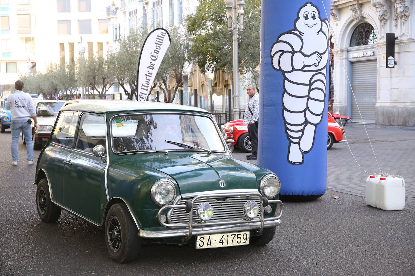 Fotos: Galería de fotos | Llegada de los participantes al Valladolid Motor Vintage 2/3