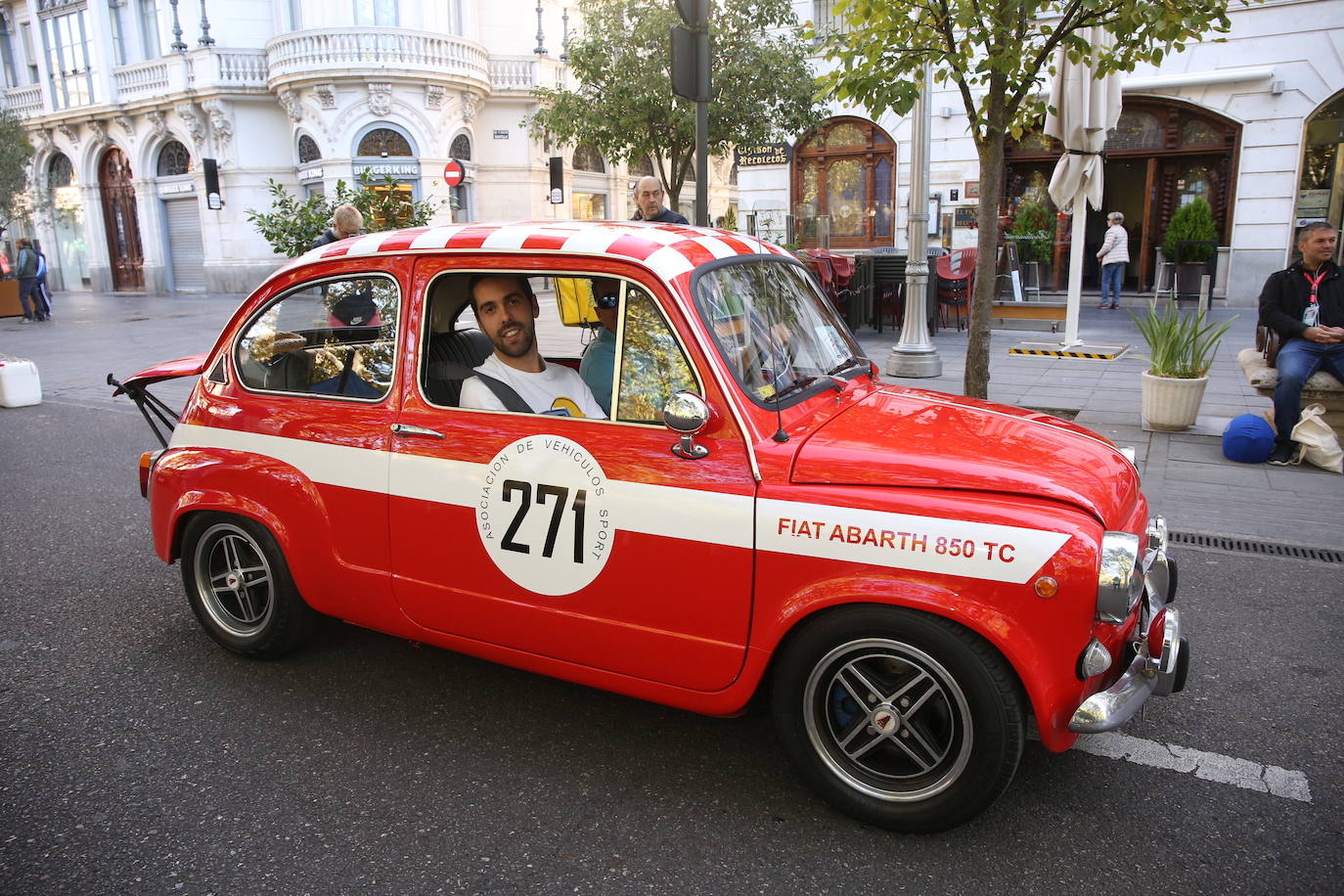 Fotos: Galería de fotos | Llegada de los participantes al Valladolid Motor Vintage 2/3