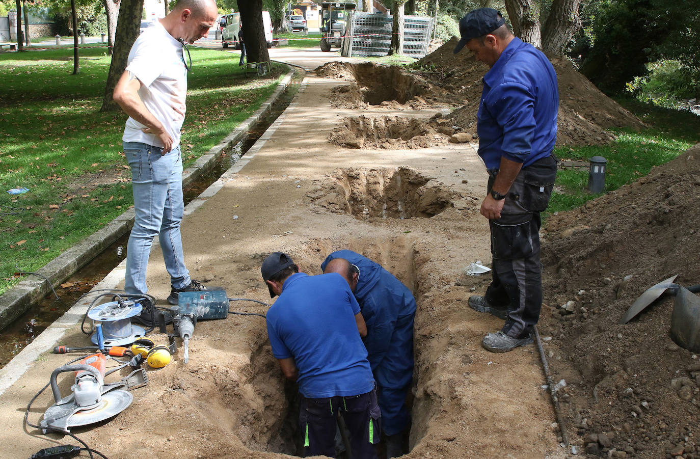 Avería del colector en la Alameda del Parral junto al Eresma 