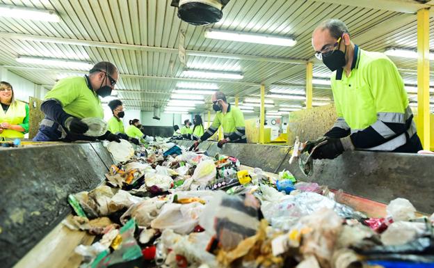 Así afecta al reciclaje que los vallisoletanos separen mal sus residuos