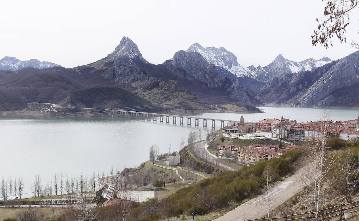 La localidad leonesa de Riaño. 