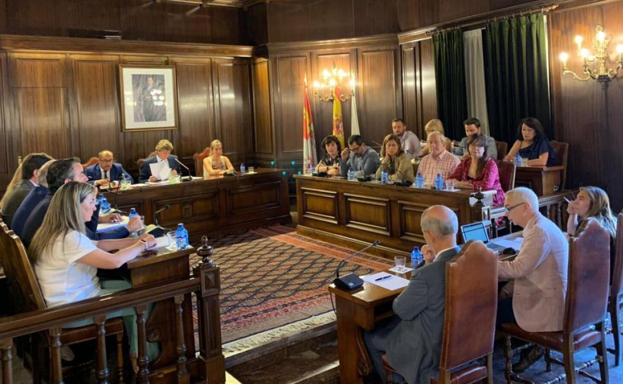 Salón de plenos del Ayuntamiento de Soria.