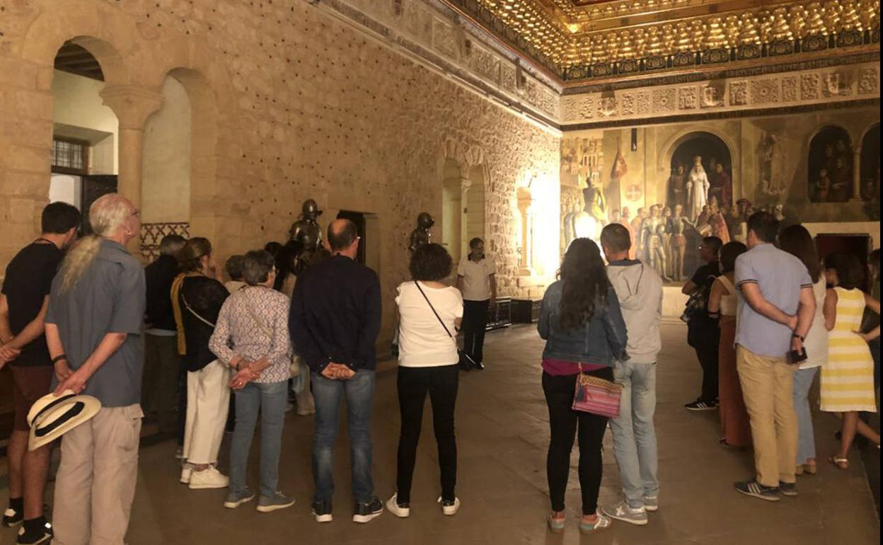 Turistas en el Alcázar, este verano. 