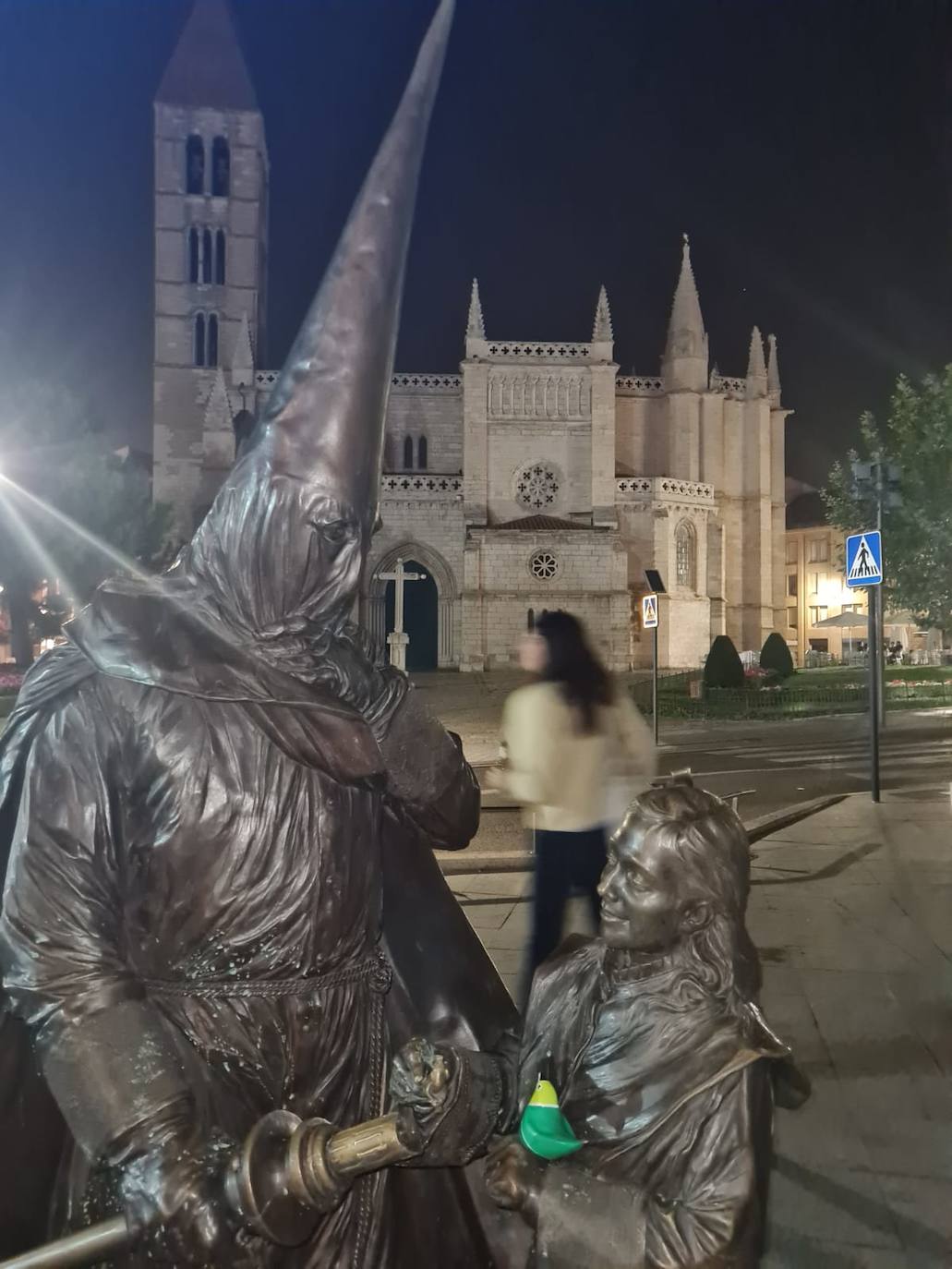 Fotos: Una bandada de reinvidicativos pájaros verdes se posa en las calles de Valladolid