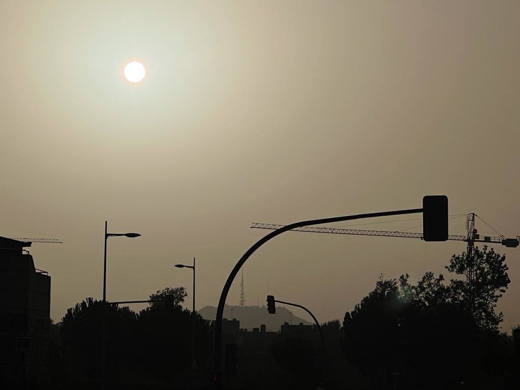 Fotos: La calima tiñe de naranja el cielo de Valladolid