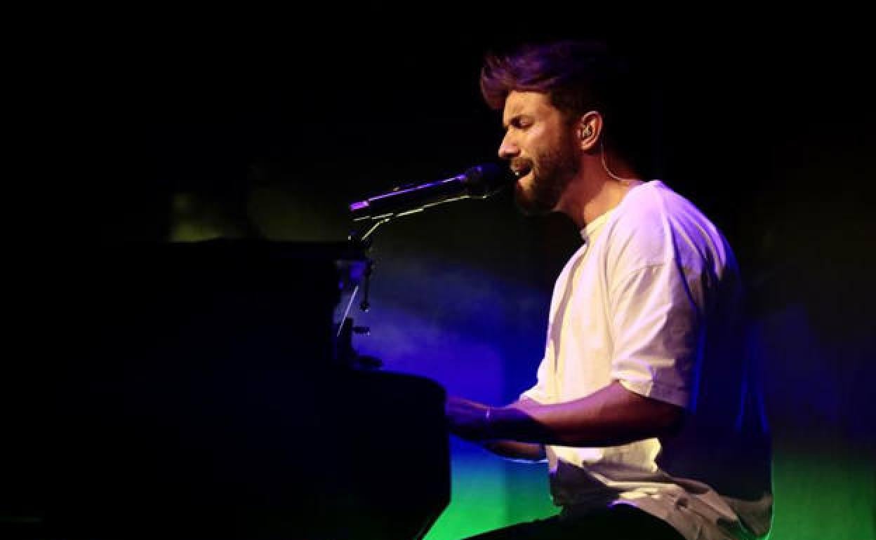 Pablo Alborán durante un concierto en el Centro Cultural Miguel Delibes. 