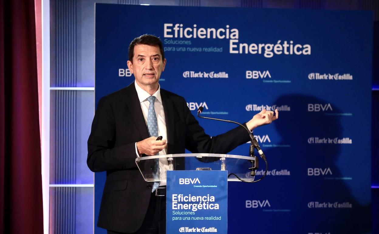 Rafael Doménech, responsable de Análisis Económico de BBVA Research, durante su intervención en la jornada de El Norte. 