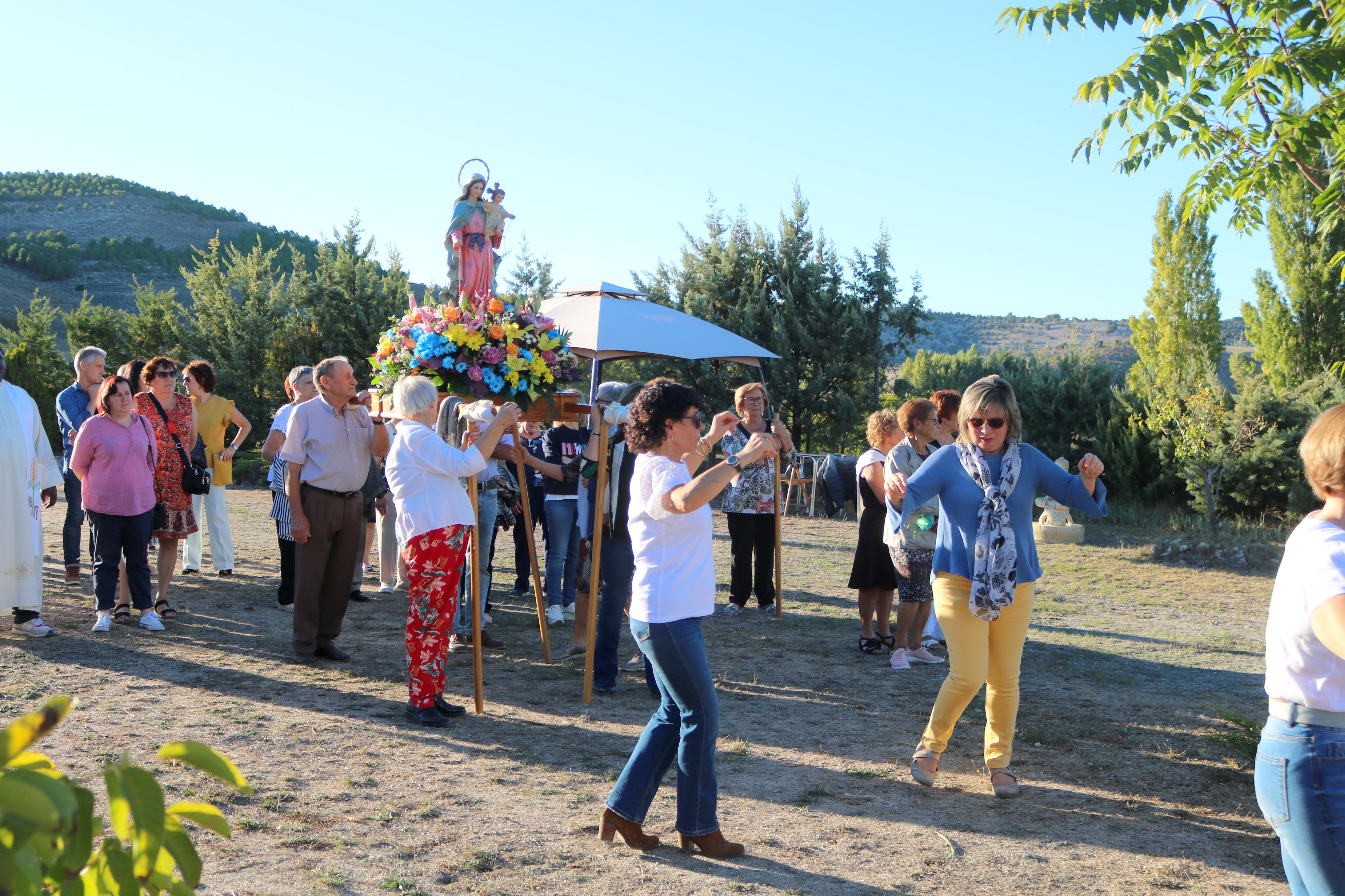 Las Fiestas Patronales tienen su centro en las danzas en honor a la Virgen del Río Franco y la Virgen del Rosario