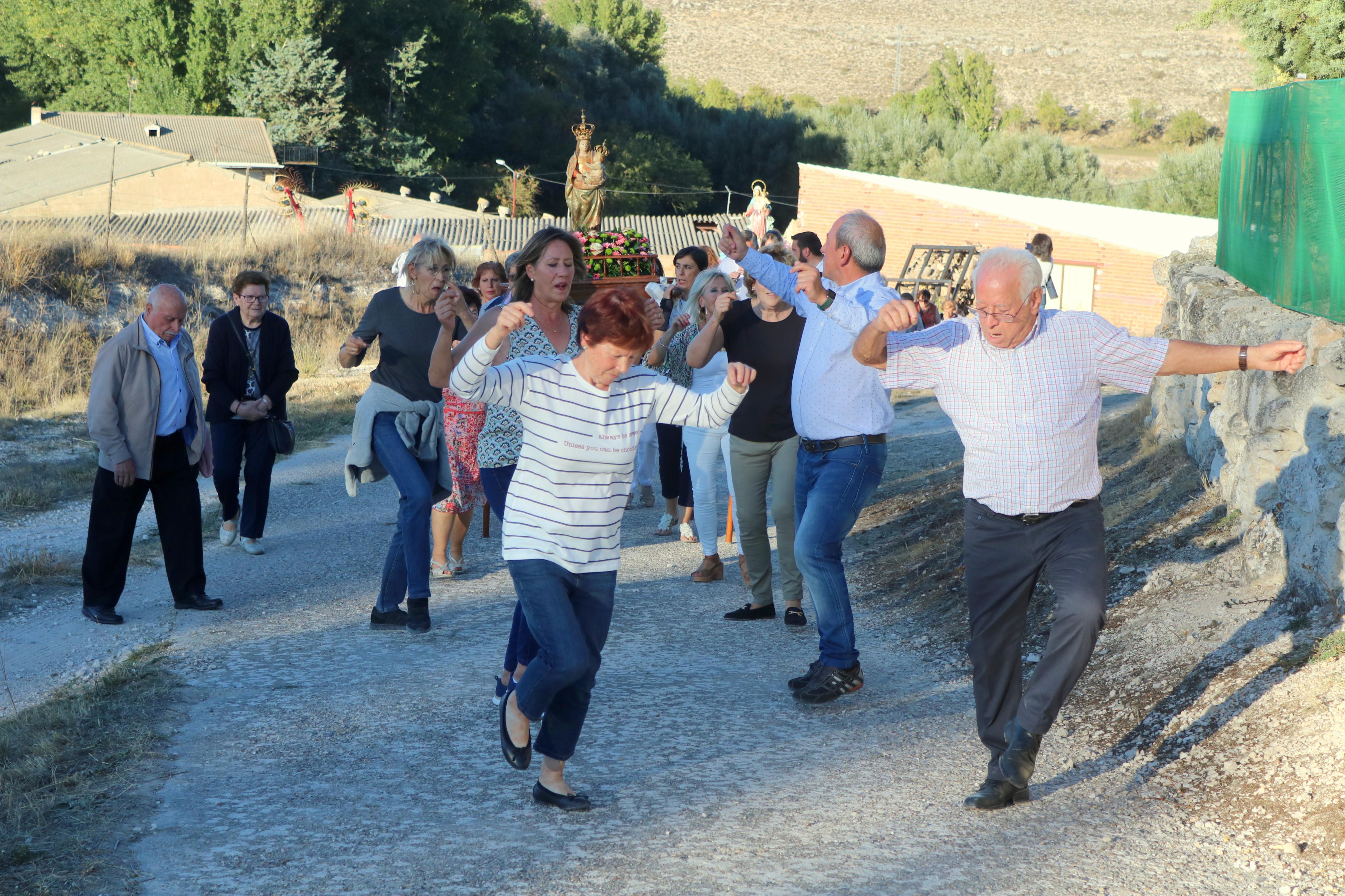 Las Fiestas Patronales tienen su centro en las danzas en honor a la Virgen del Río Franco y la Virgen del Rosario