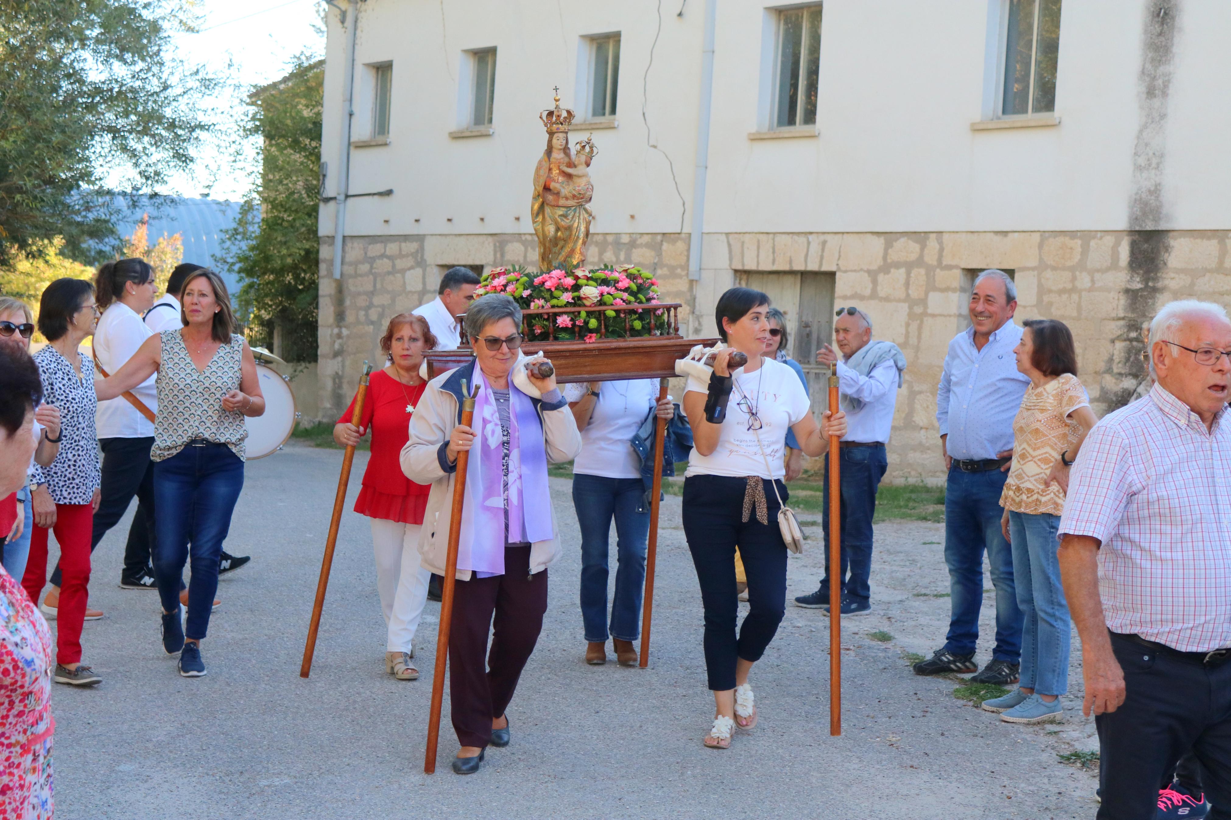 Las Fiestas Patronales tienen su centro en las danzas en honor a la Virgen del Río Franco y la Virgen del Rosario