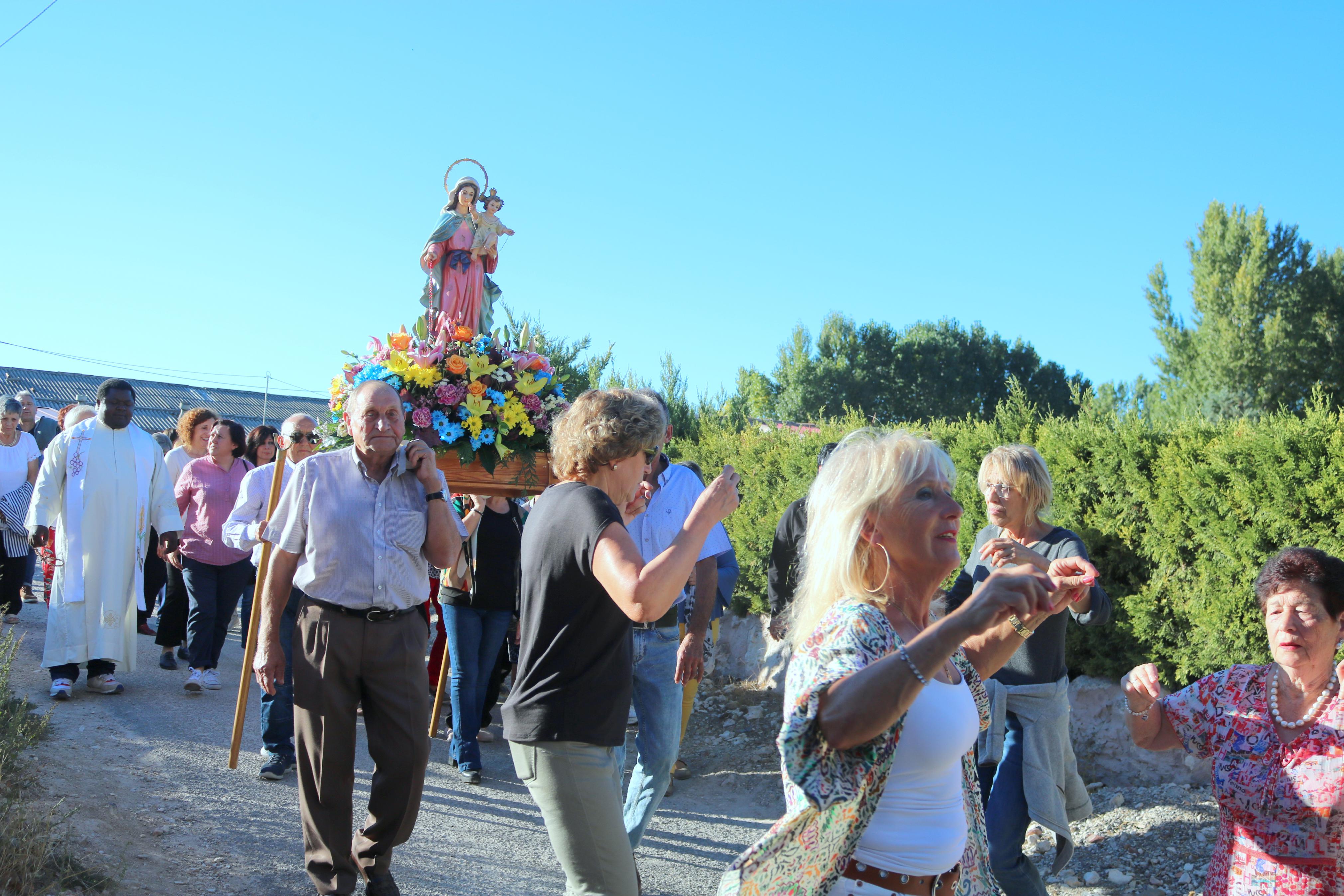 Las Fiestas Patronales tienen su centro en las danzas en honor a la Virgen del Río Franco y la Virgen del Rosario