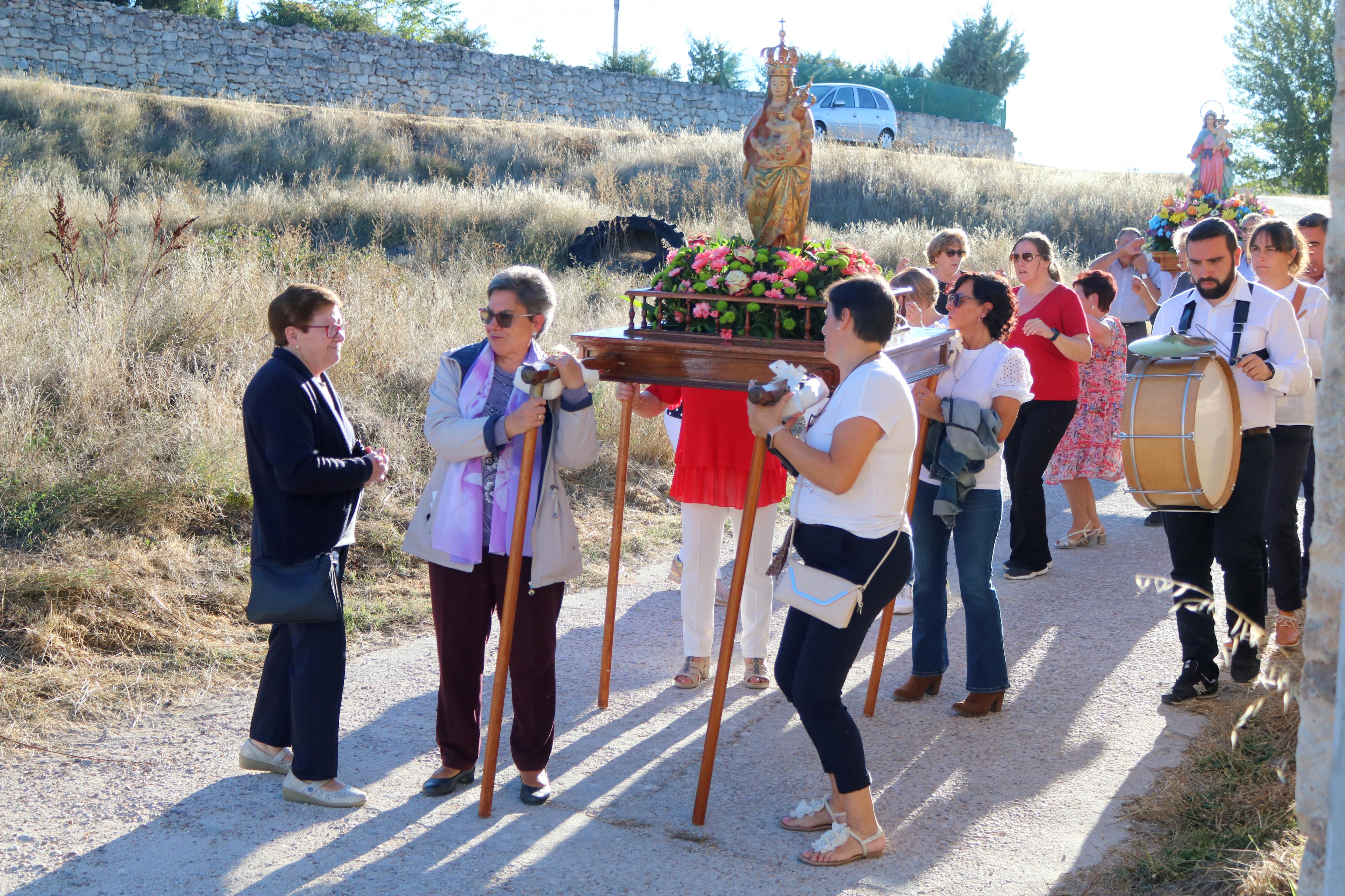 Las Fiestas Patronales tienen su centro en las danzas en honor a la Virgen del Río Franco y la Virgen del Rosario