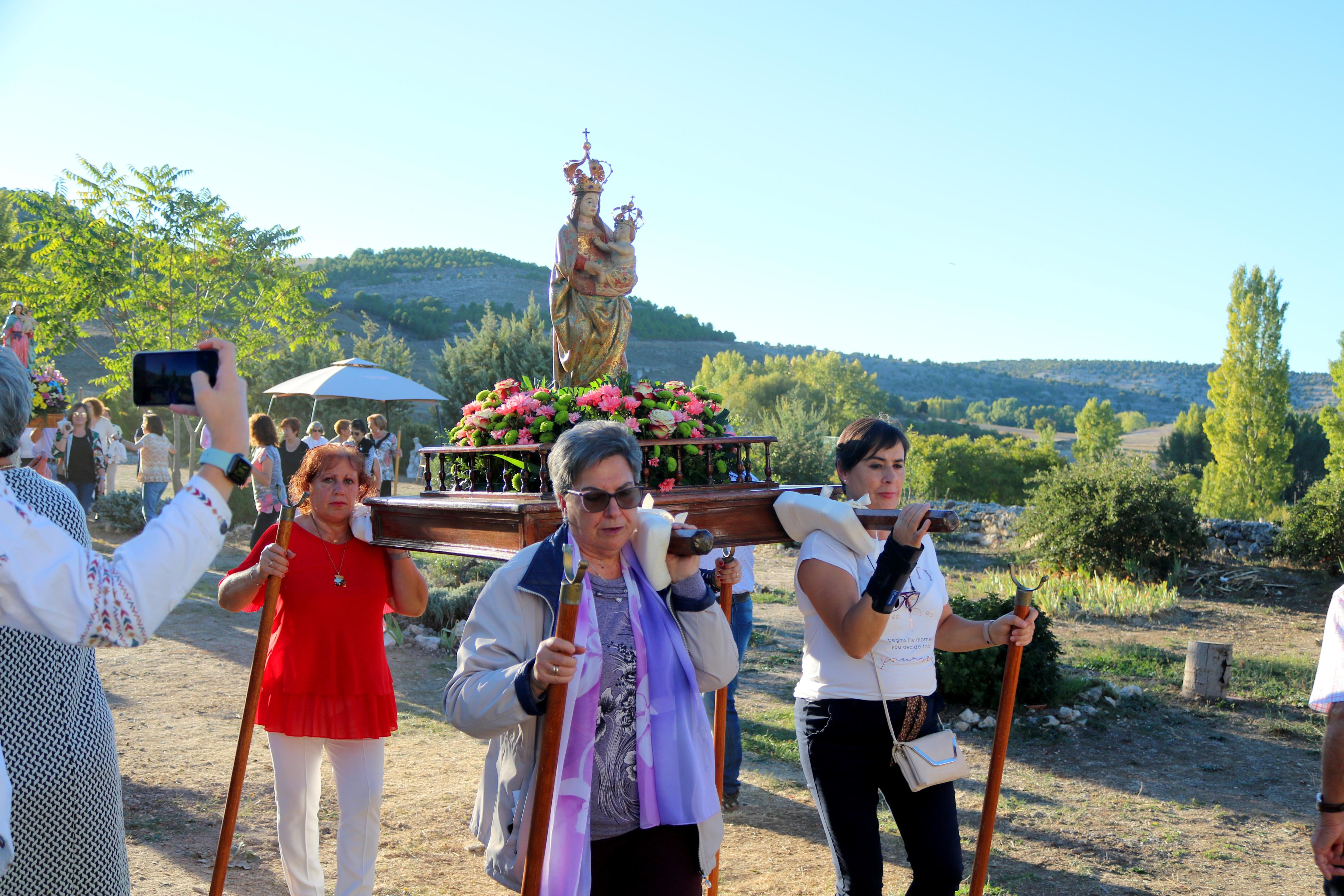 Las Fiestas Patronales tienen su centro en las danzas en honor a la Virgen del Río Franco y la Virgen del Rosario