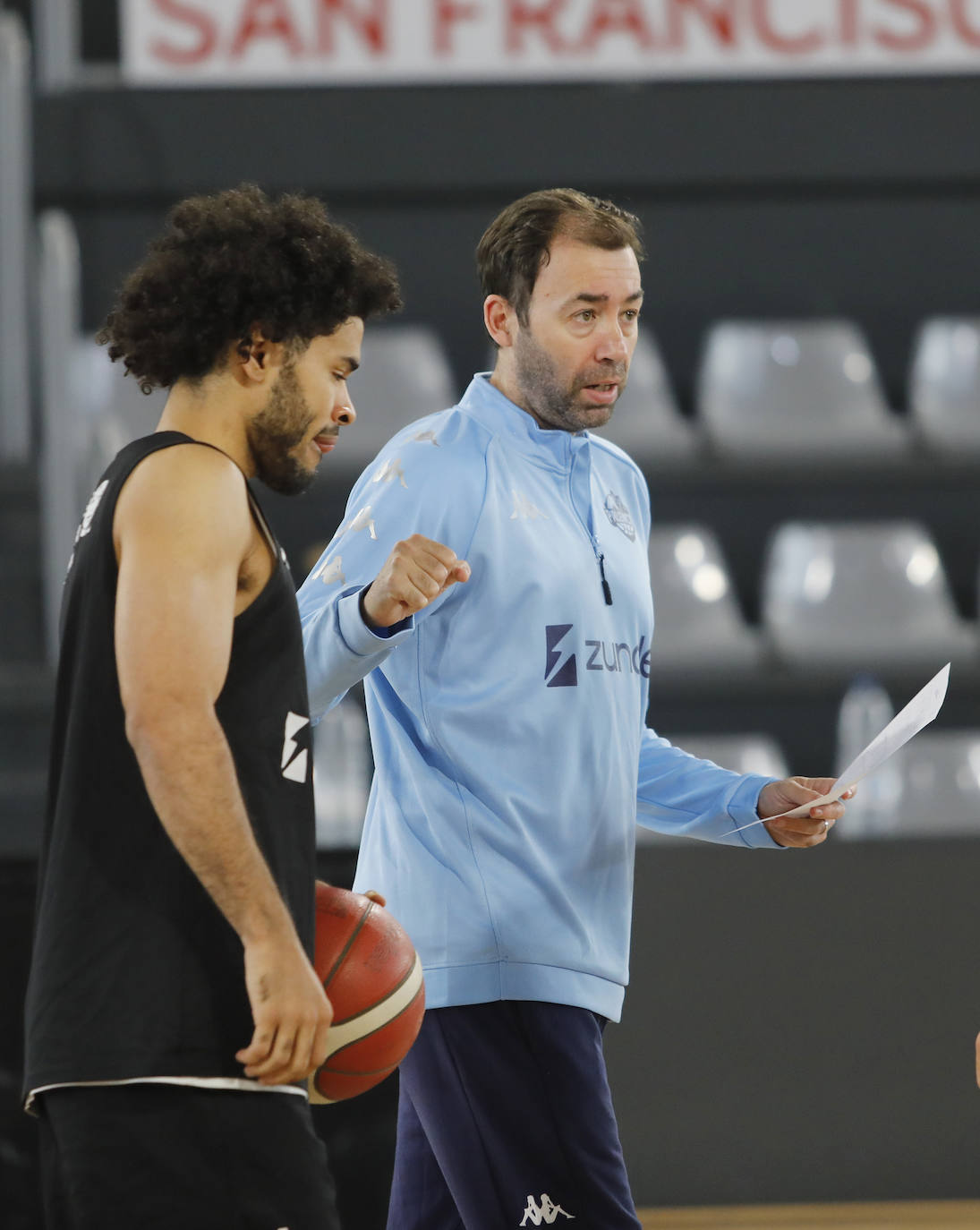 Fotos: El Zunder, preparado para el derbi en el primer partido de Liga